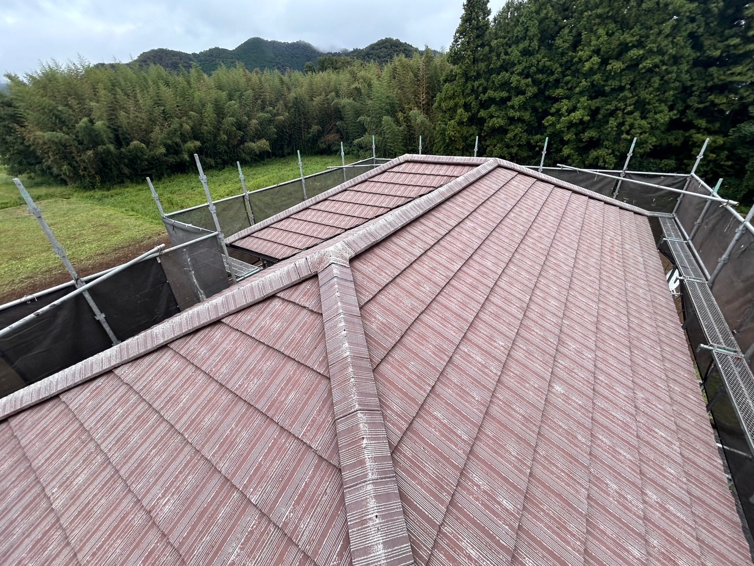 屋根を綺麗に塗装