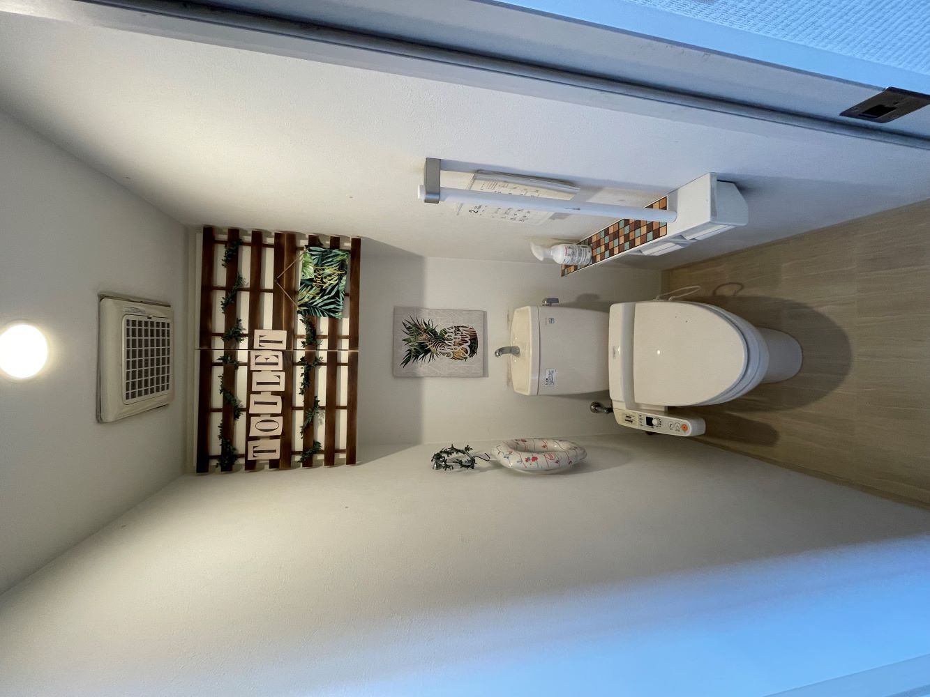 内装を貼り替えて以前とは違う雰囲気に！トイレリフォーム