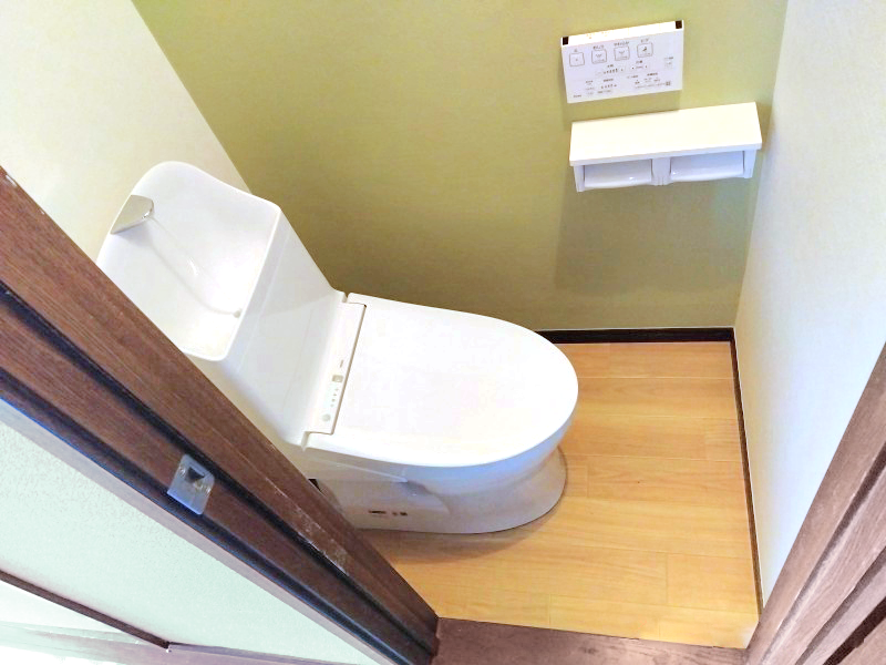 1階と2階のトイレを同時リフォーム！掃除しやすいトイレへ。