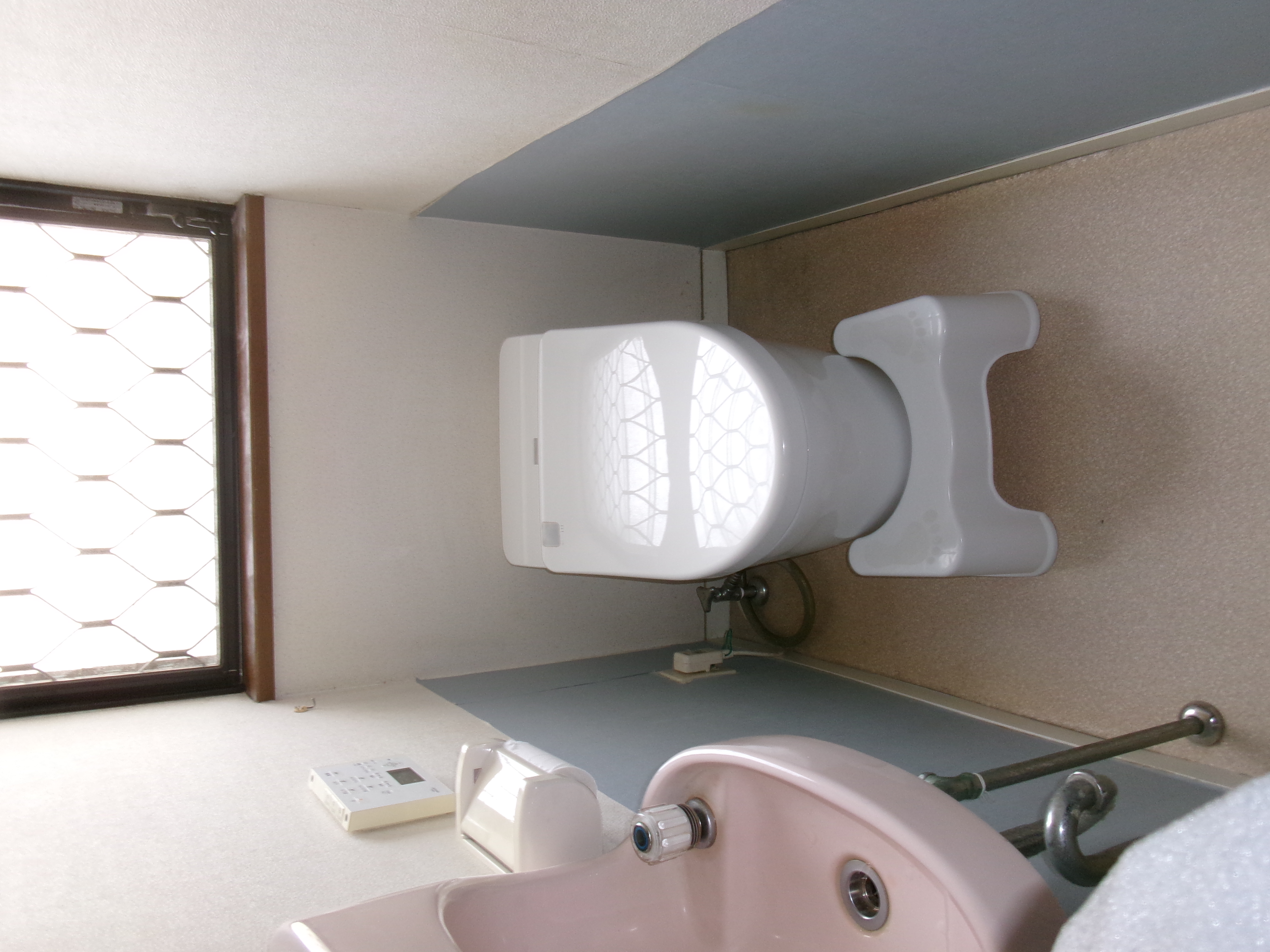 トイレ交換　内装改修工事