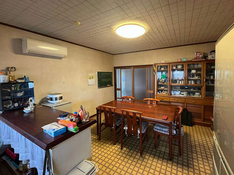 床のぶかぶかを解消し快適なダイニングへ！