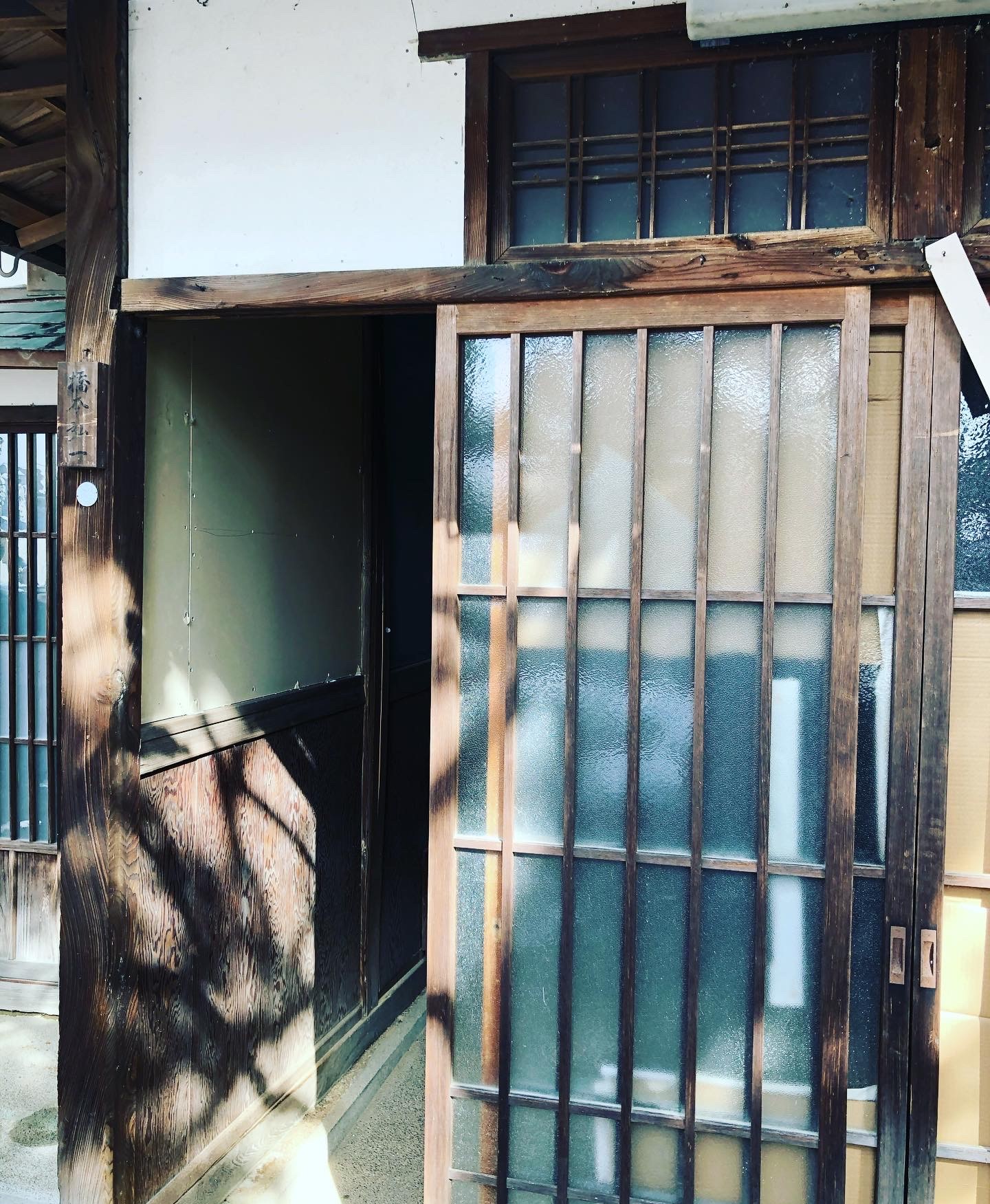 壊れた玄関回収工事
