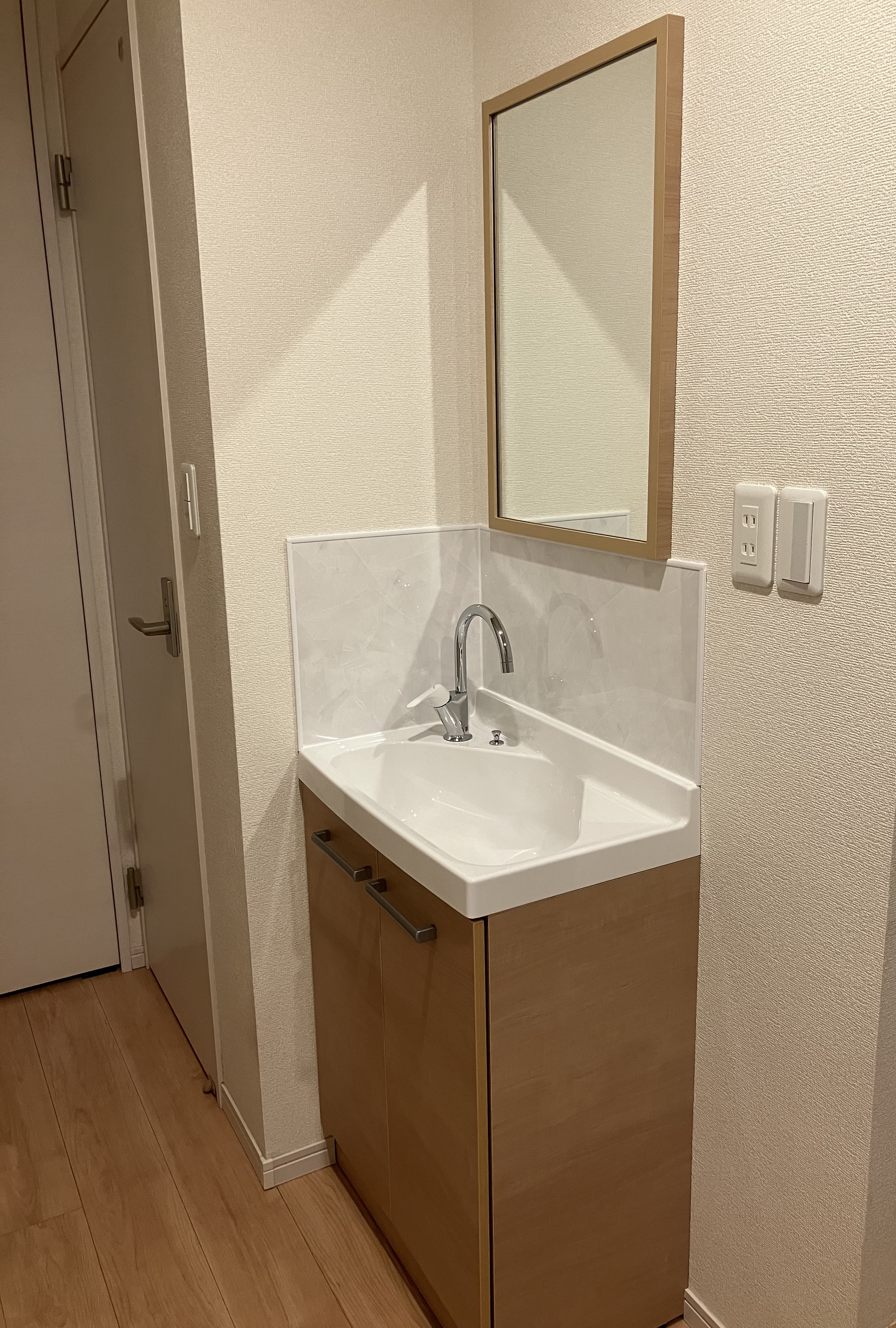 玄関を入ってすぐのセカンド洗面台