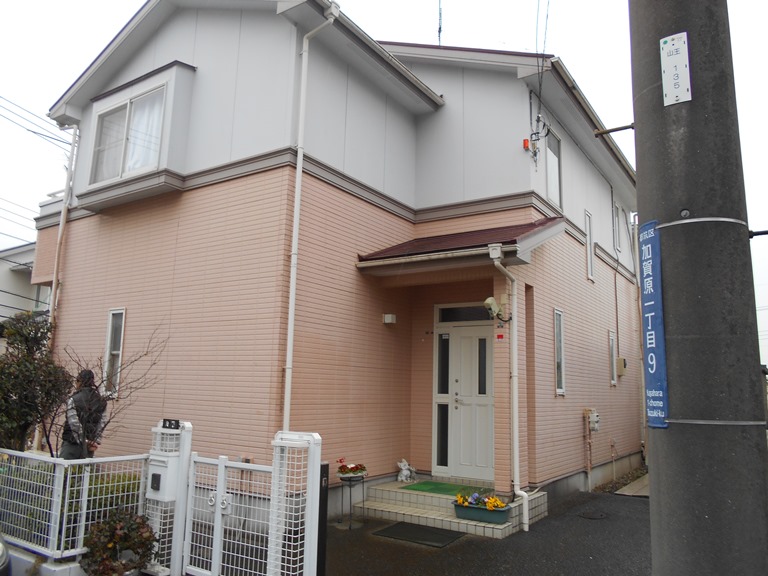 レンガ調と配色のバランスで温かみのある仕上がりに！
