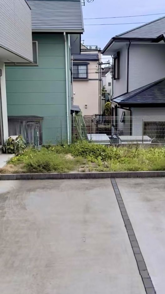 庭の雑草対策に埋め立ててフルフラットに変更