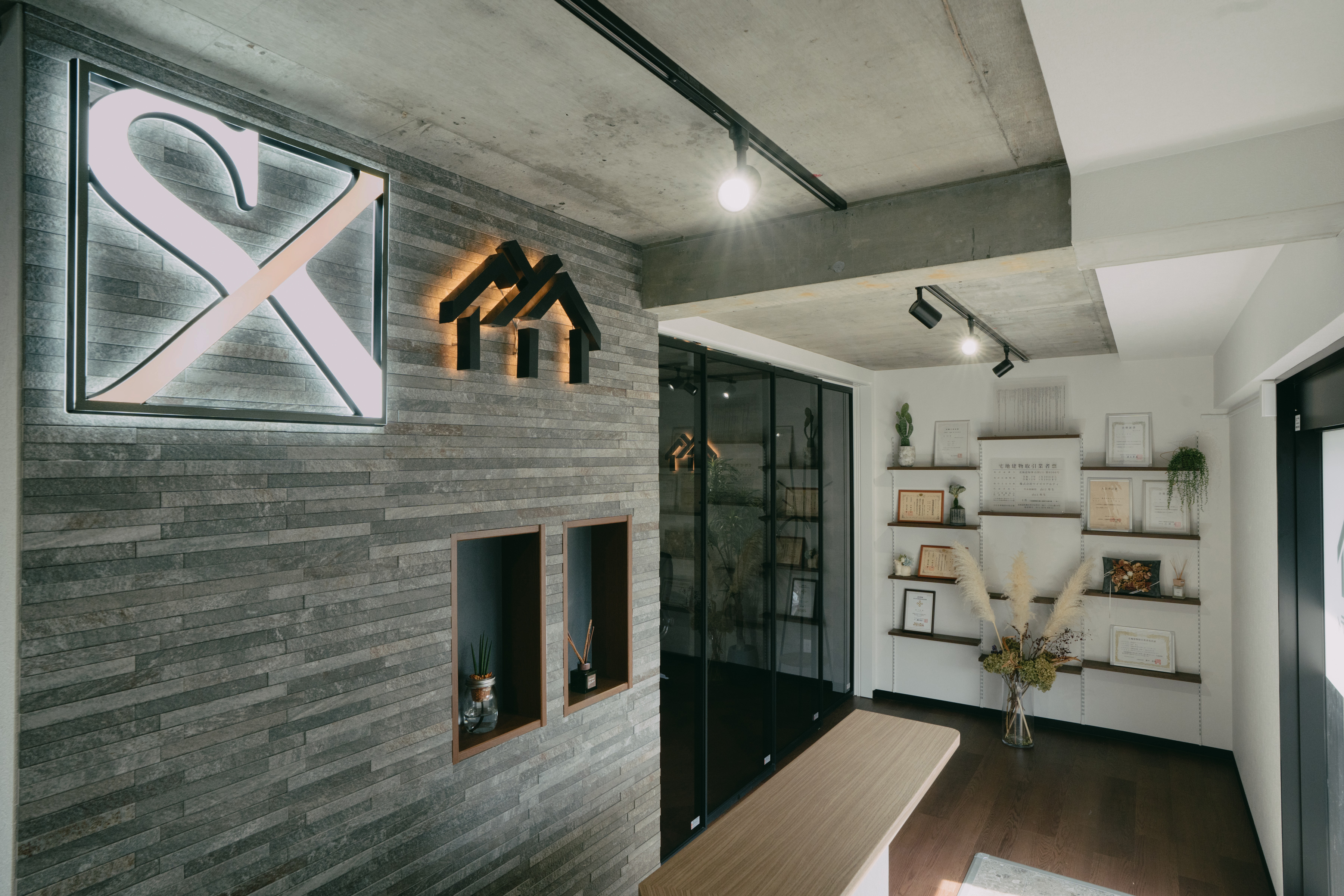 ��������t