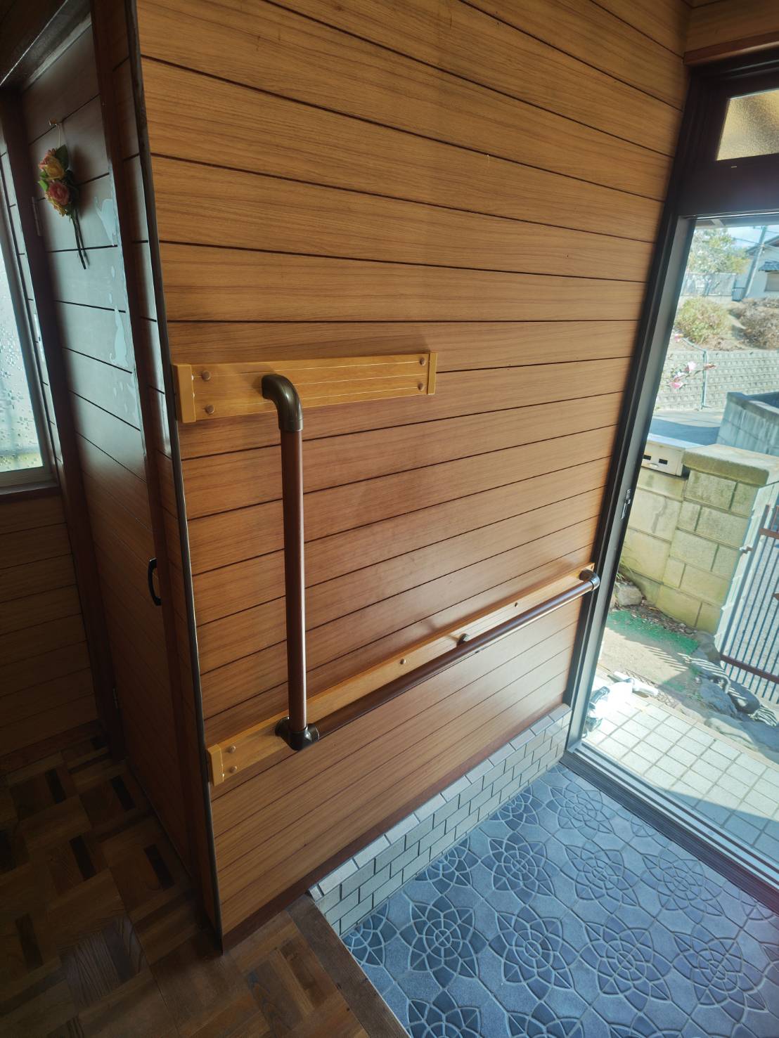 介護リフォームで手すり取付けと和式から洋式トイレへ