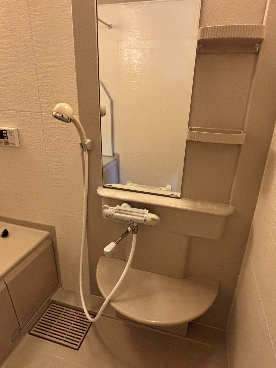 木のぬくもりを感じる、くつろぎのユニットバス
