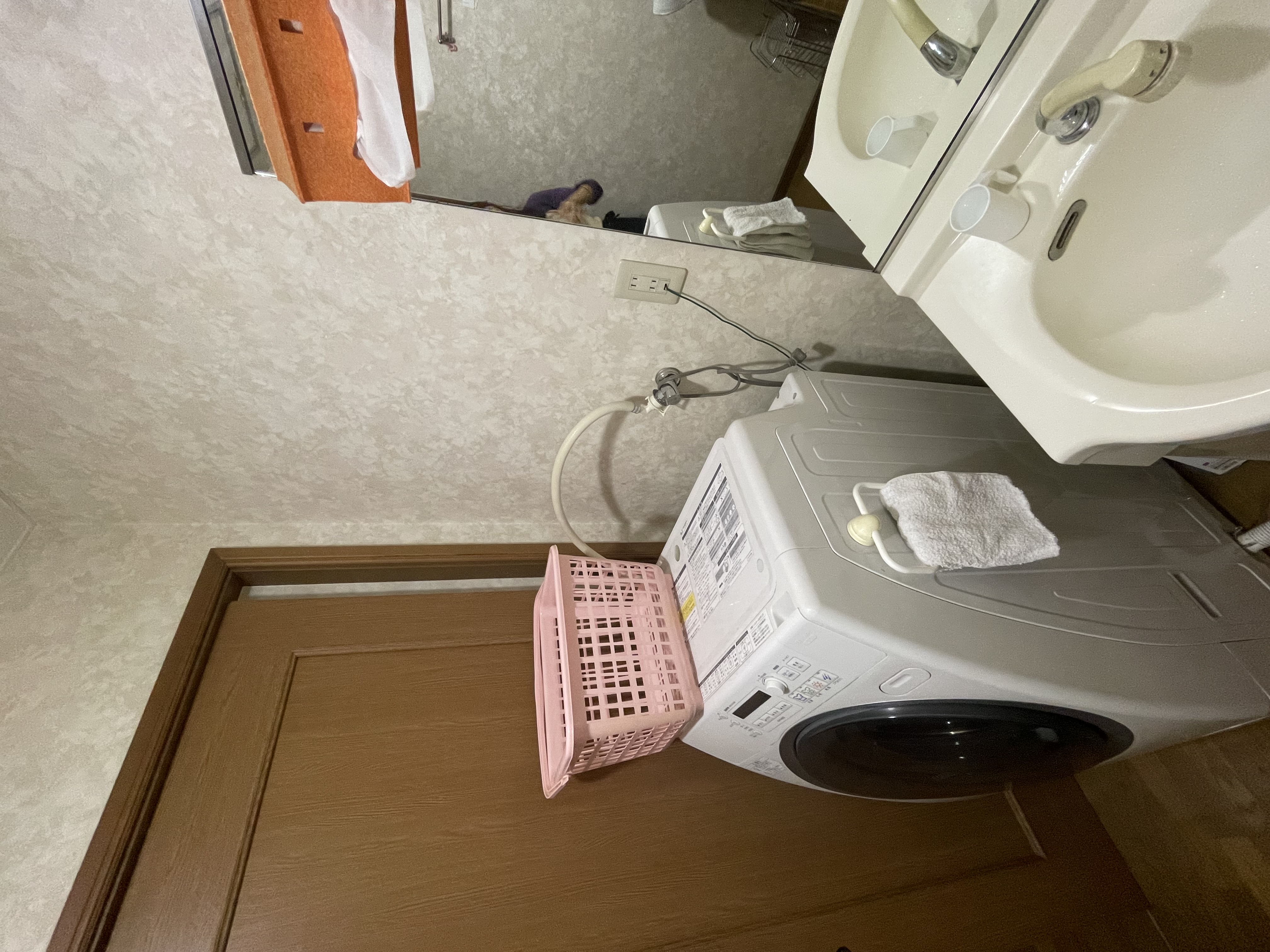 美しさと機能性を兼ね備えた洗面台　TOTOエスクア