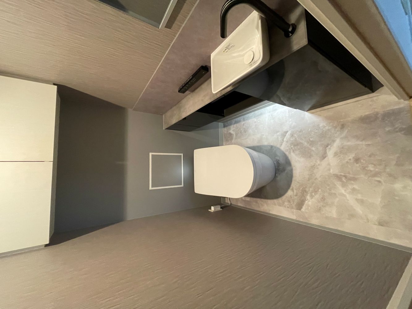 ショールームのようなトイレにリフォーム
