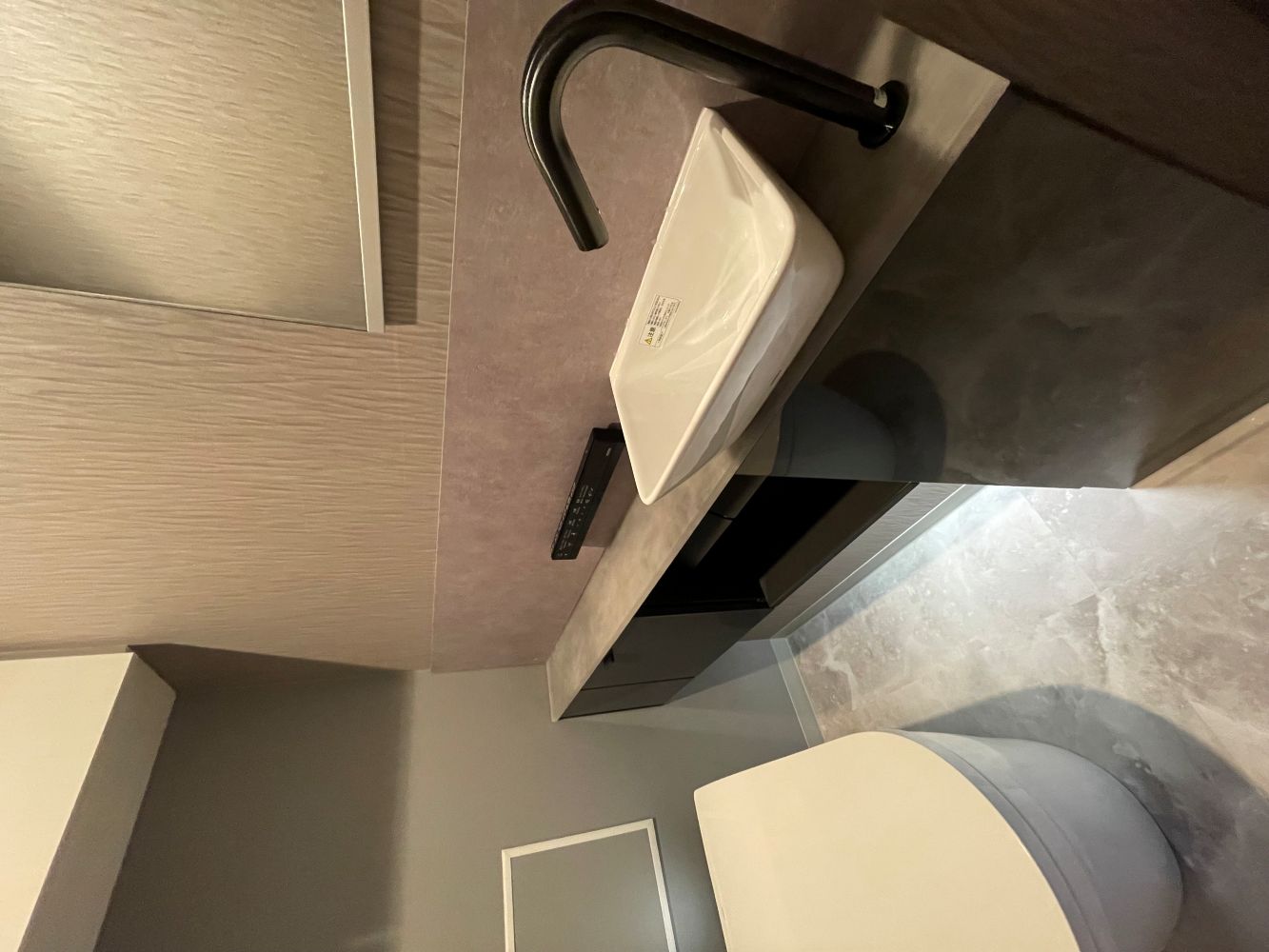 ショールームのようなトイレにリフォーム