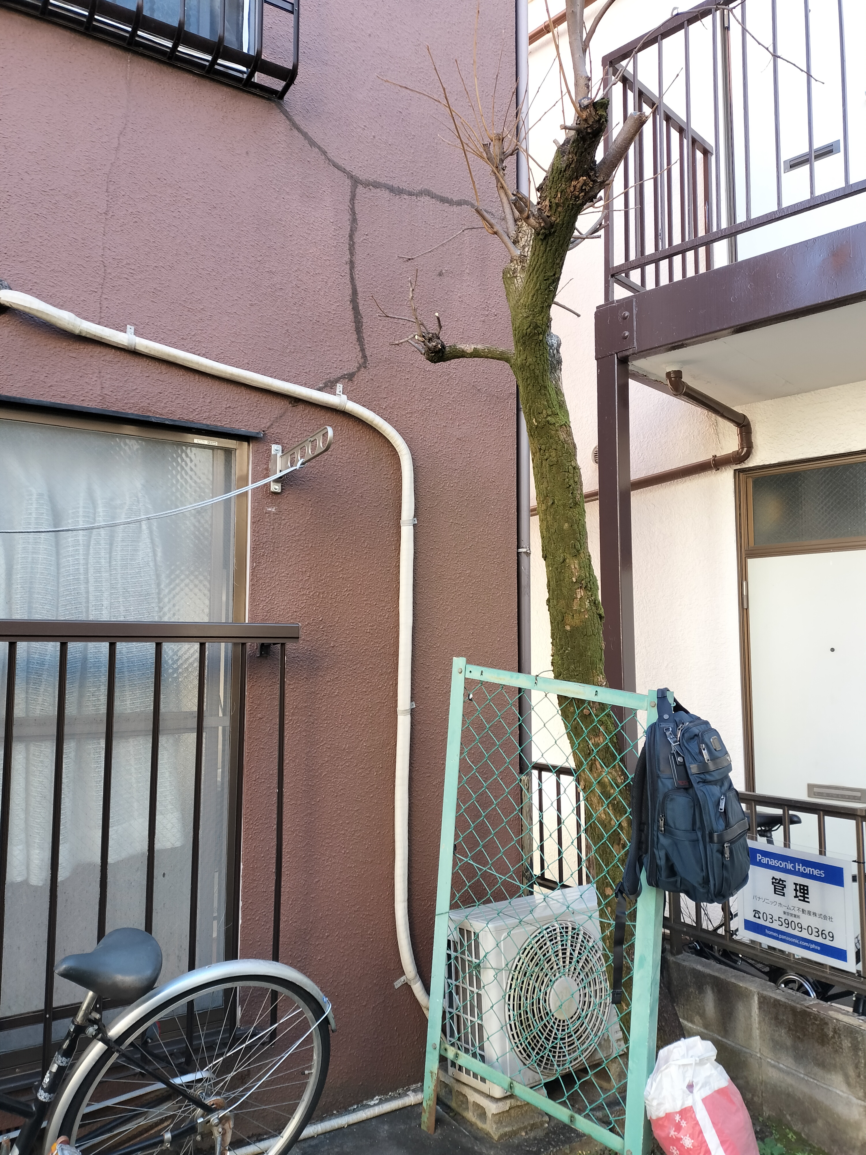 クラック補修と全体的に落ち着いた雰囲気に