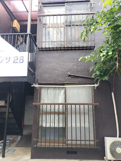 クラック補修と全体的に落ち着いた雰囲気に