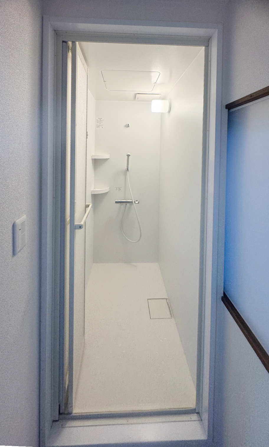 戸建住宅2階にシャワールームと洗面化粧台新設工事