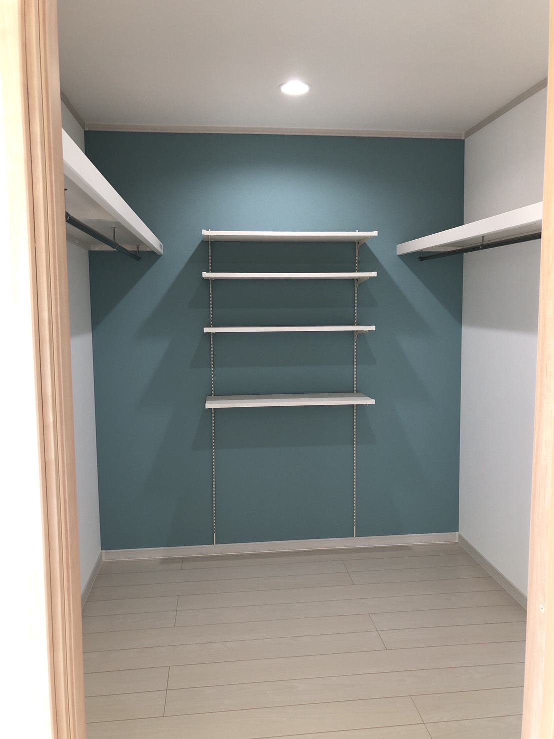 店舗だった内装を、洋室と収納へ