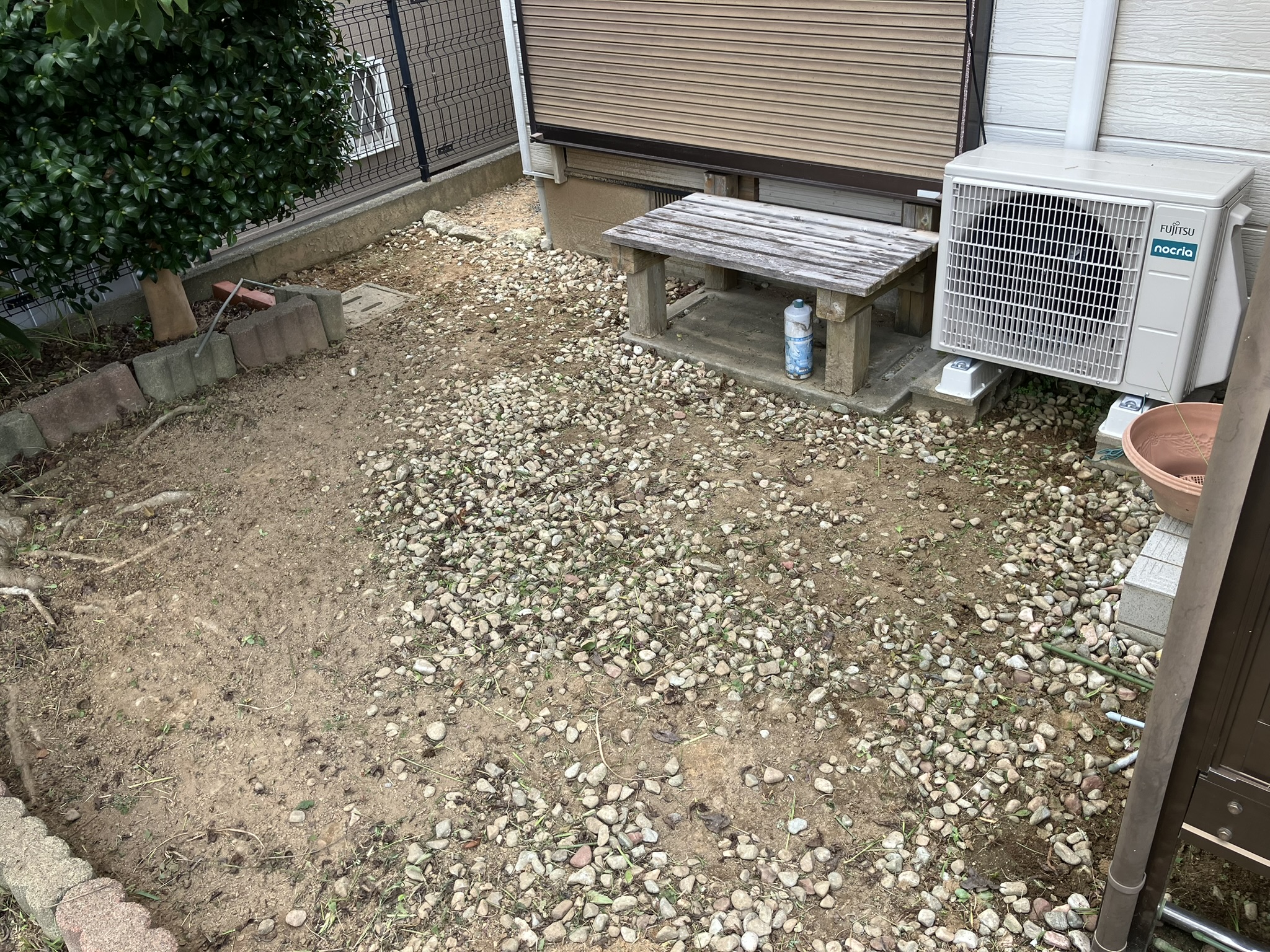 【一戸建てお庭の雑草草むしり、スッキリお庭】