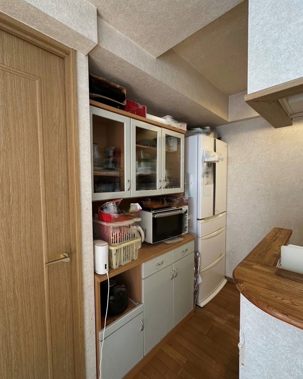 キッチンの吊戸を取ってオープンな空間に