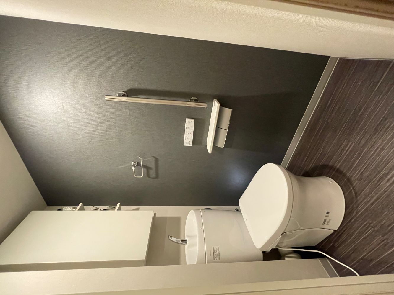 シックでかっこいい空間へ！トイレリフォーム