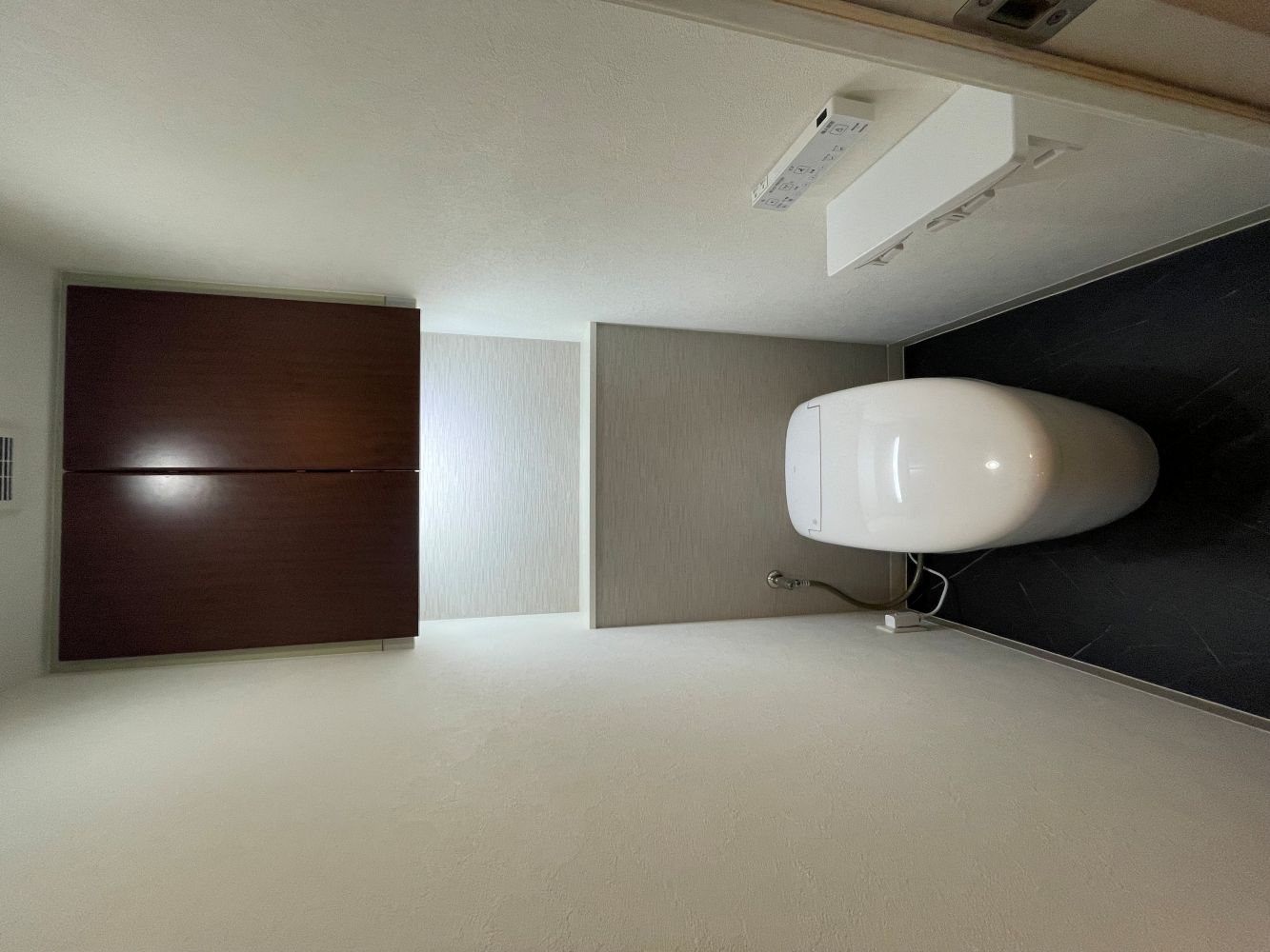 見えない工夫でスタイリッシュな空間へ　トイレリフォーム