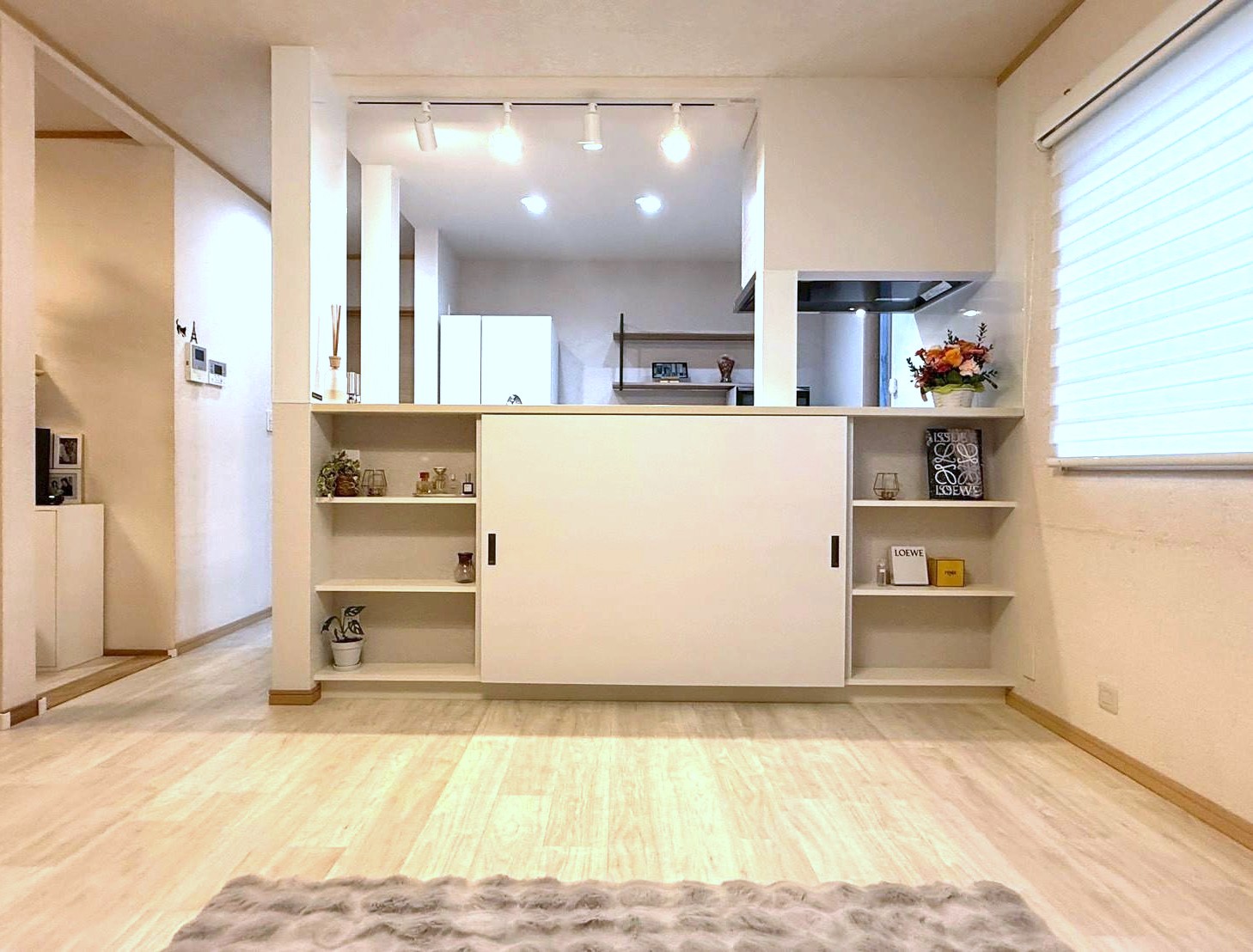 造作収納が魅せるキッチン空間