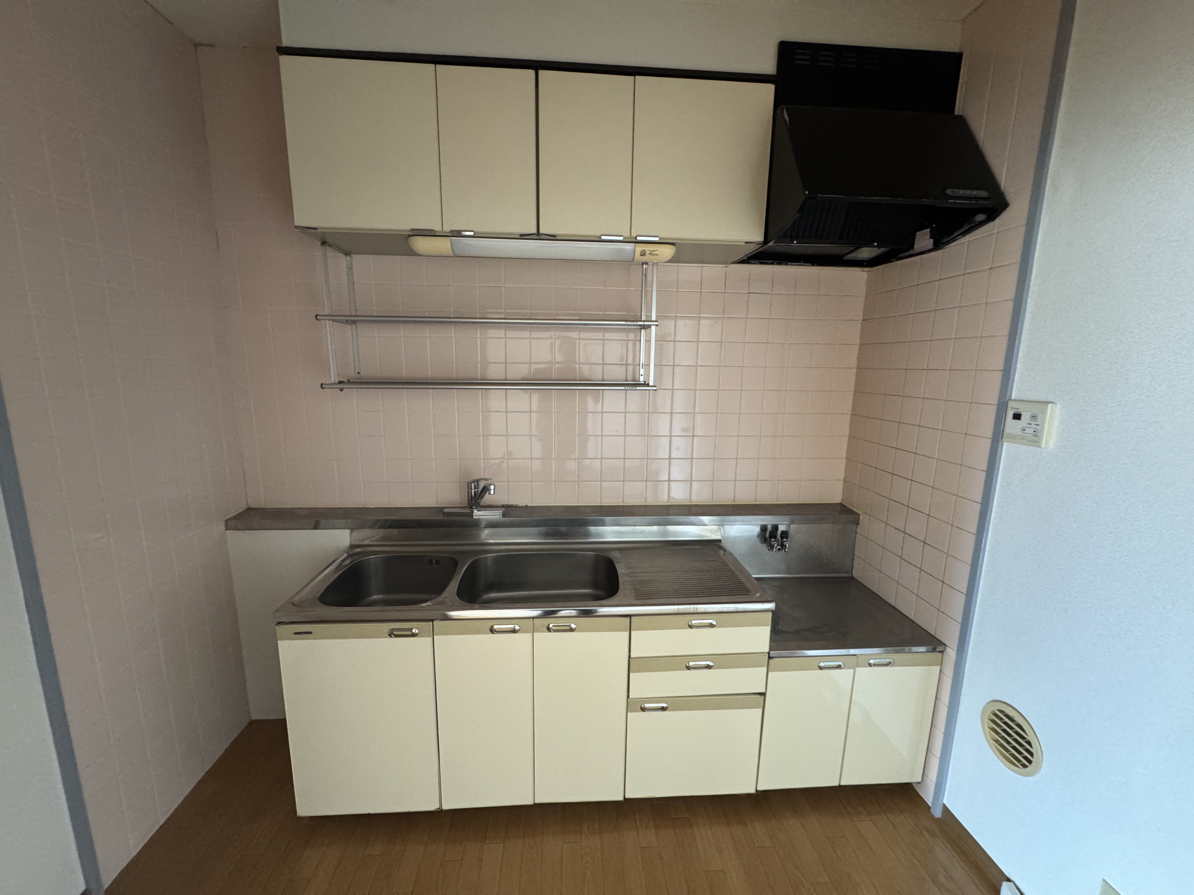 古い賃貸マンションのキッチンリフォーム工事