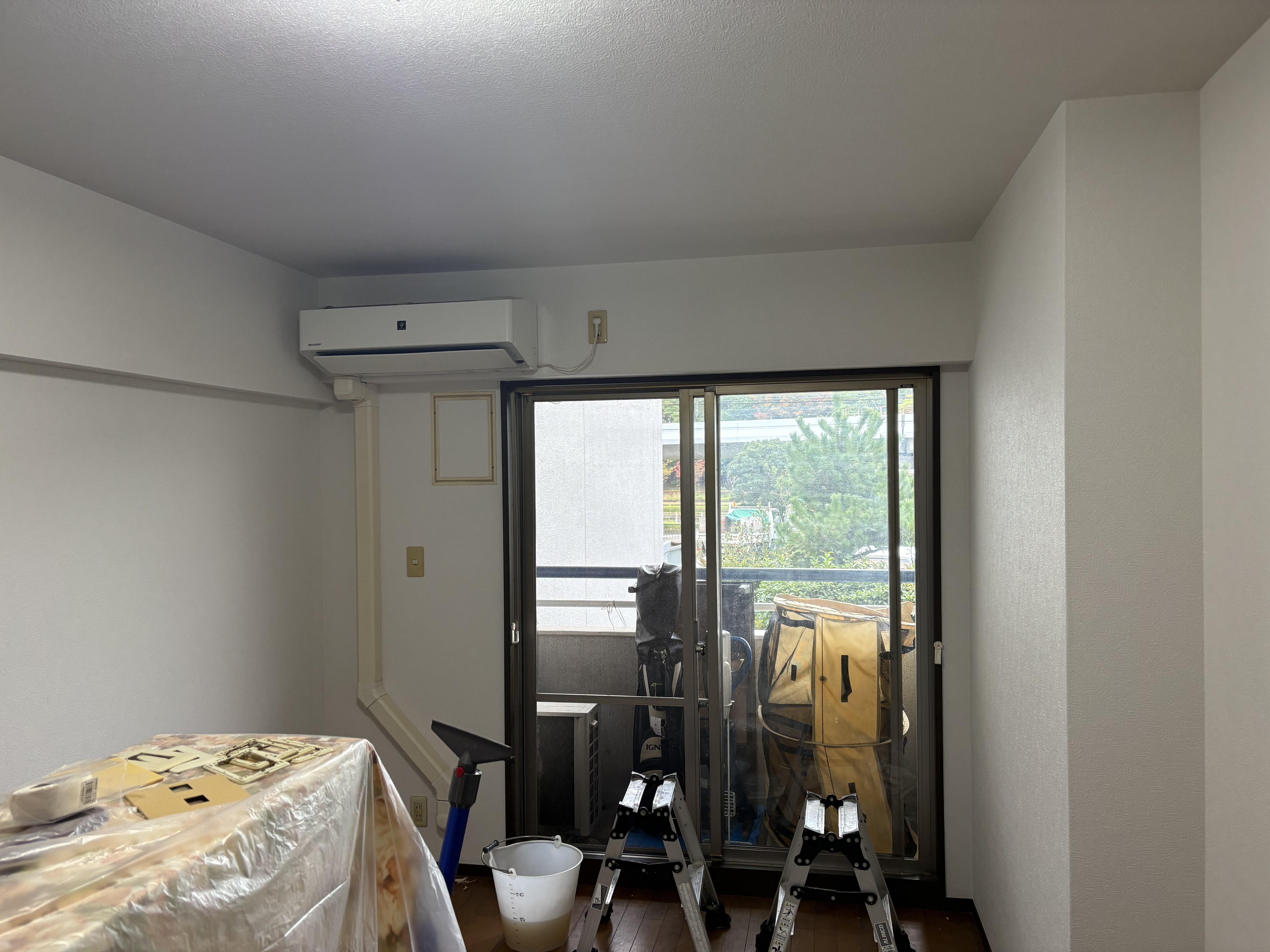 壁と天井のクロス貼り替え