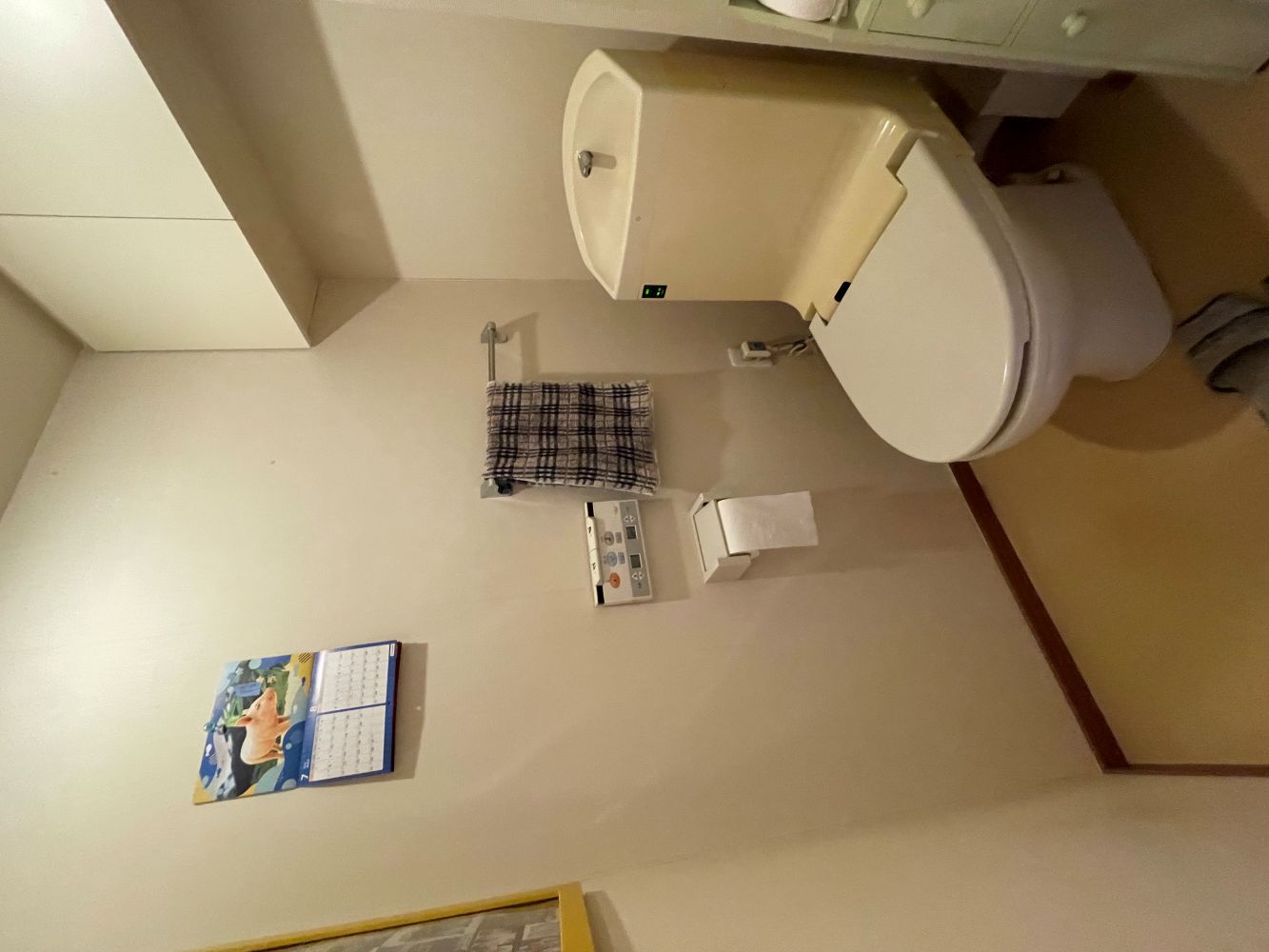 アクセントクロスが映える空間へ　トイレリフォーム