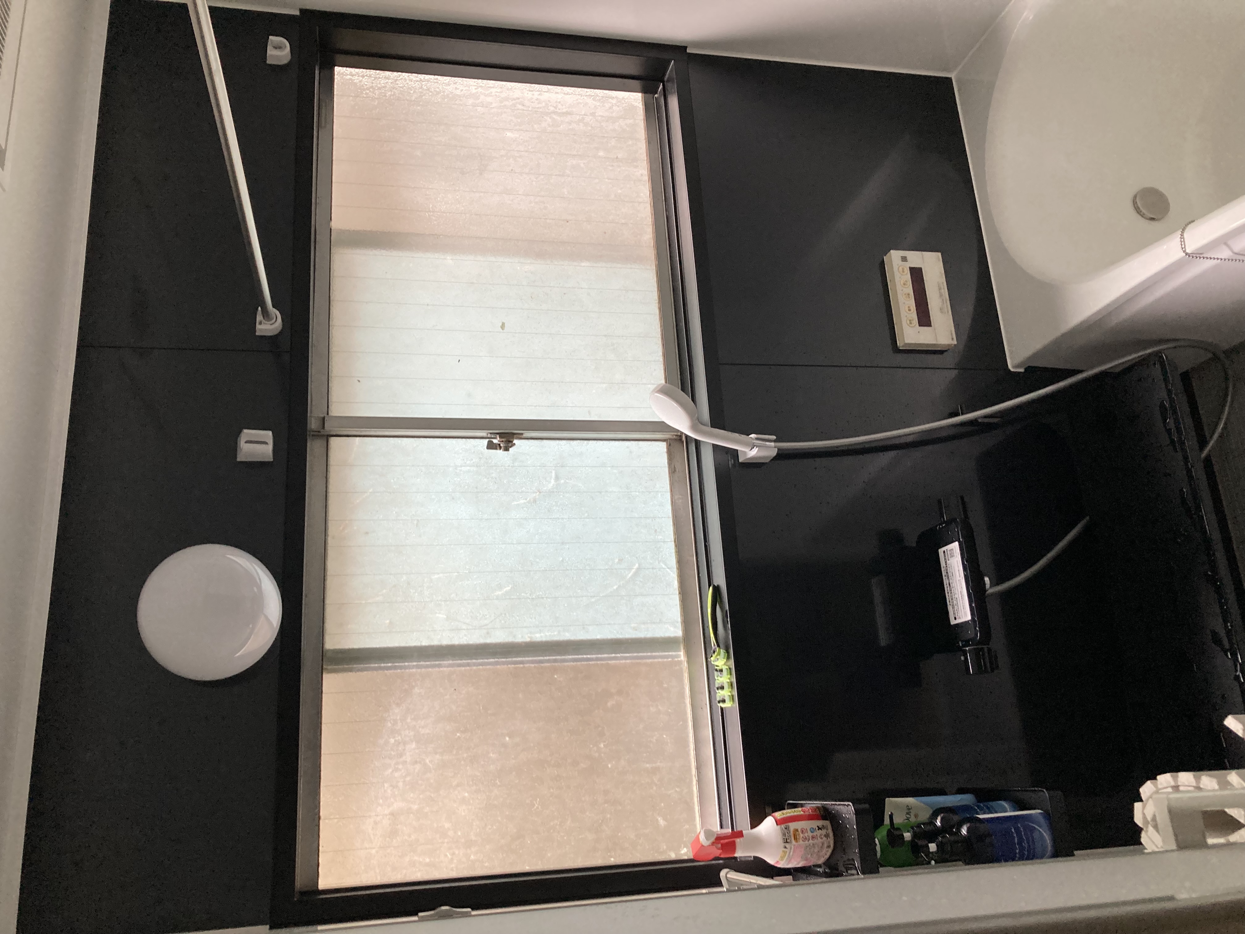 古くてかなり汚れたお風呂のリフォーム