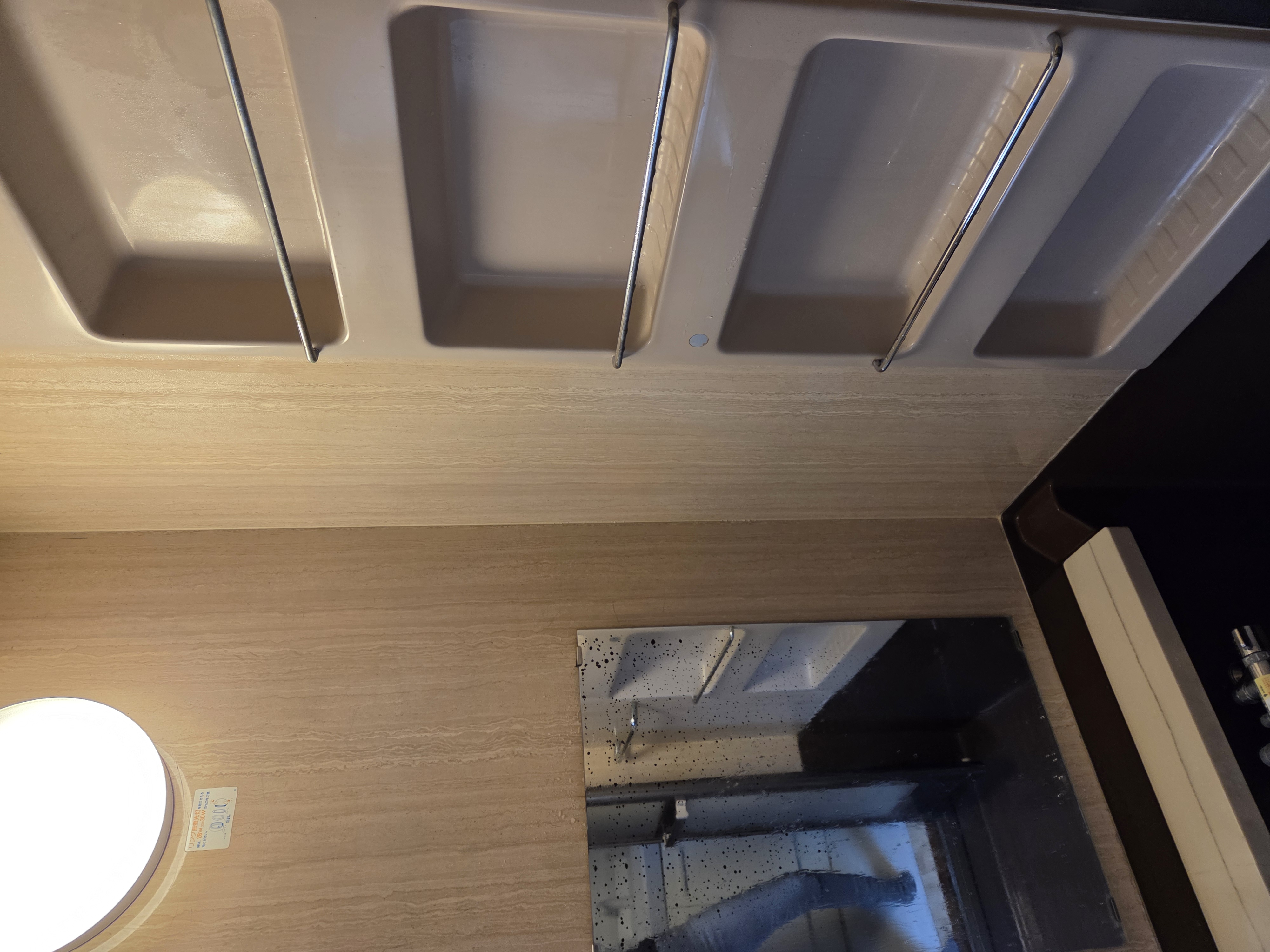 棚や余計なスペースが多かったので、洗い場が狭かった