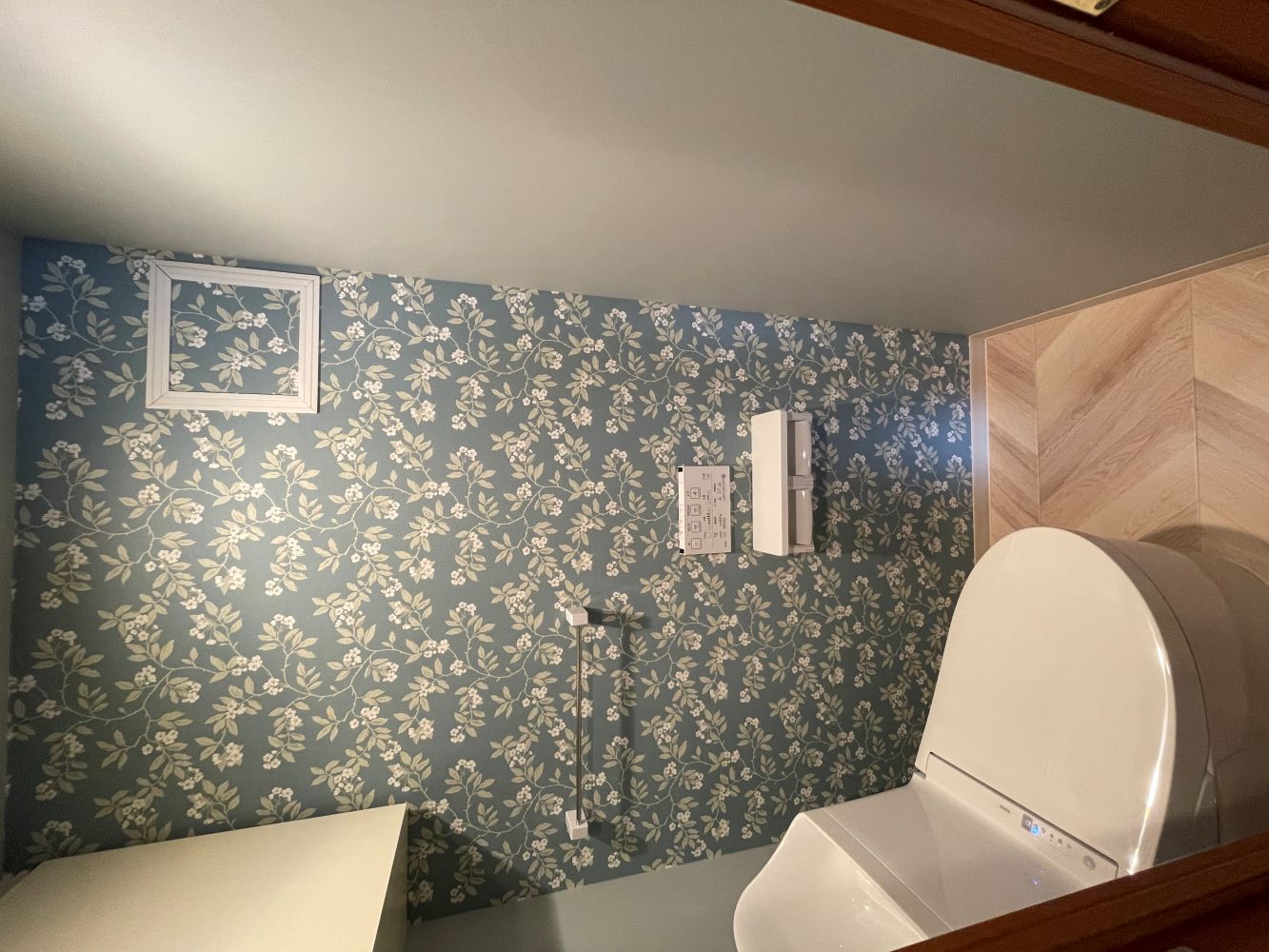 花柄で彩るトイレ　トイレリフォーム