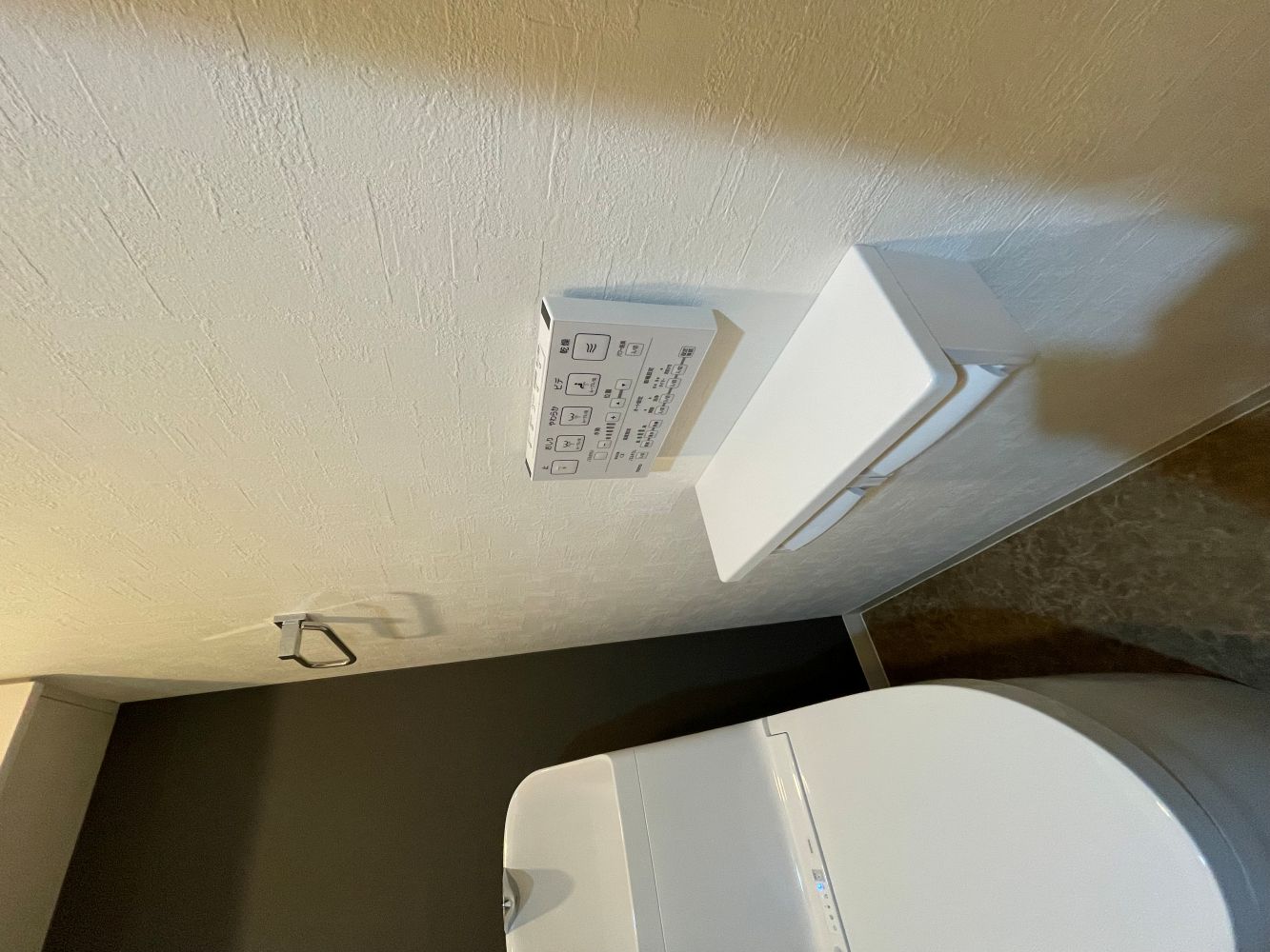 自動開閉で毎日が更に快適に　トイレリフォーム