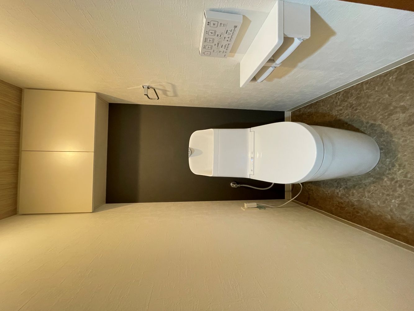 自動開閉で毎日が更に快適に　トイレリフォーム