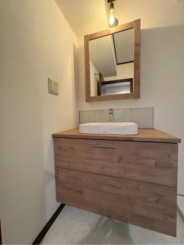 木目が映える洗面台