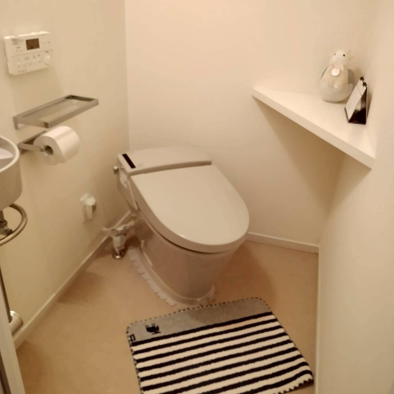 トイレの寿命が来たので、新型の後継機に交換