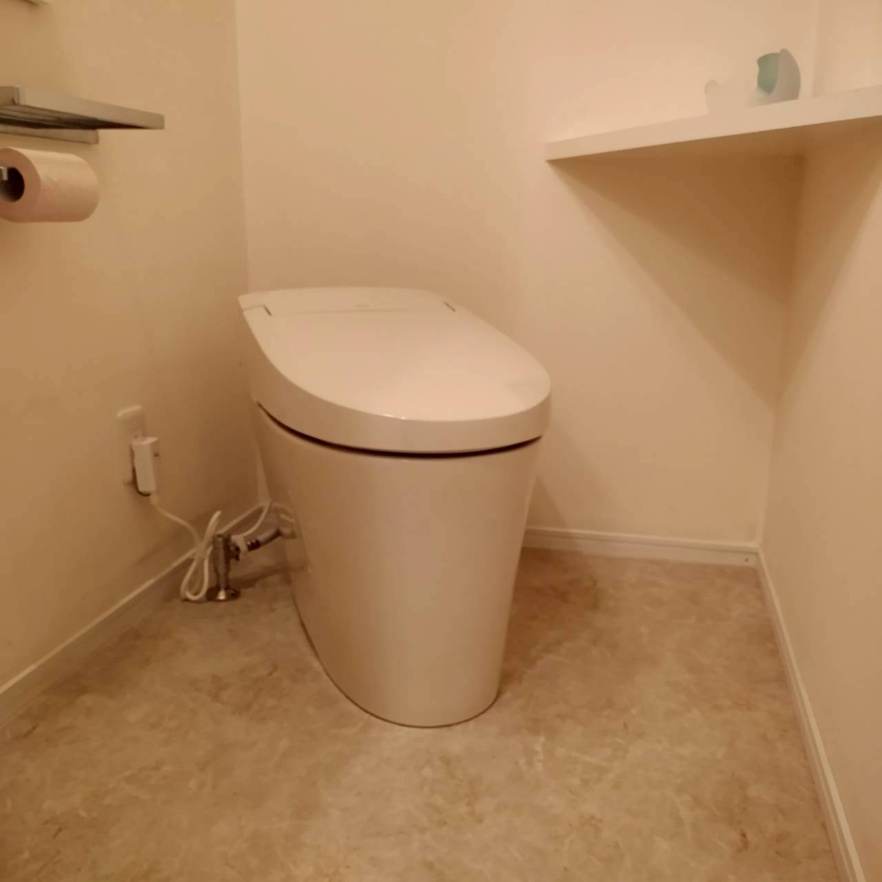 トイレの寿命が来たので、新型の後継機に交換