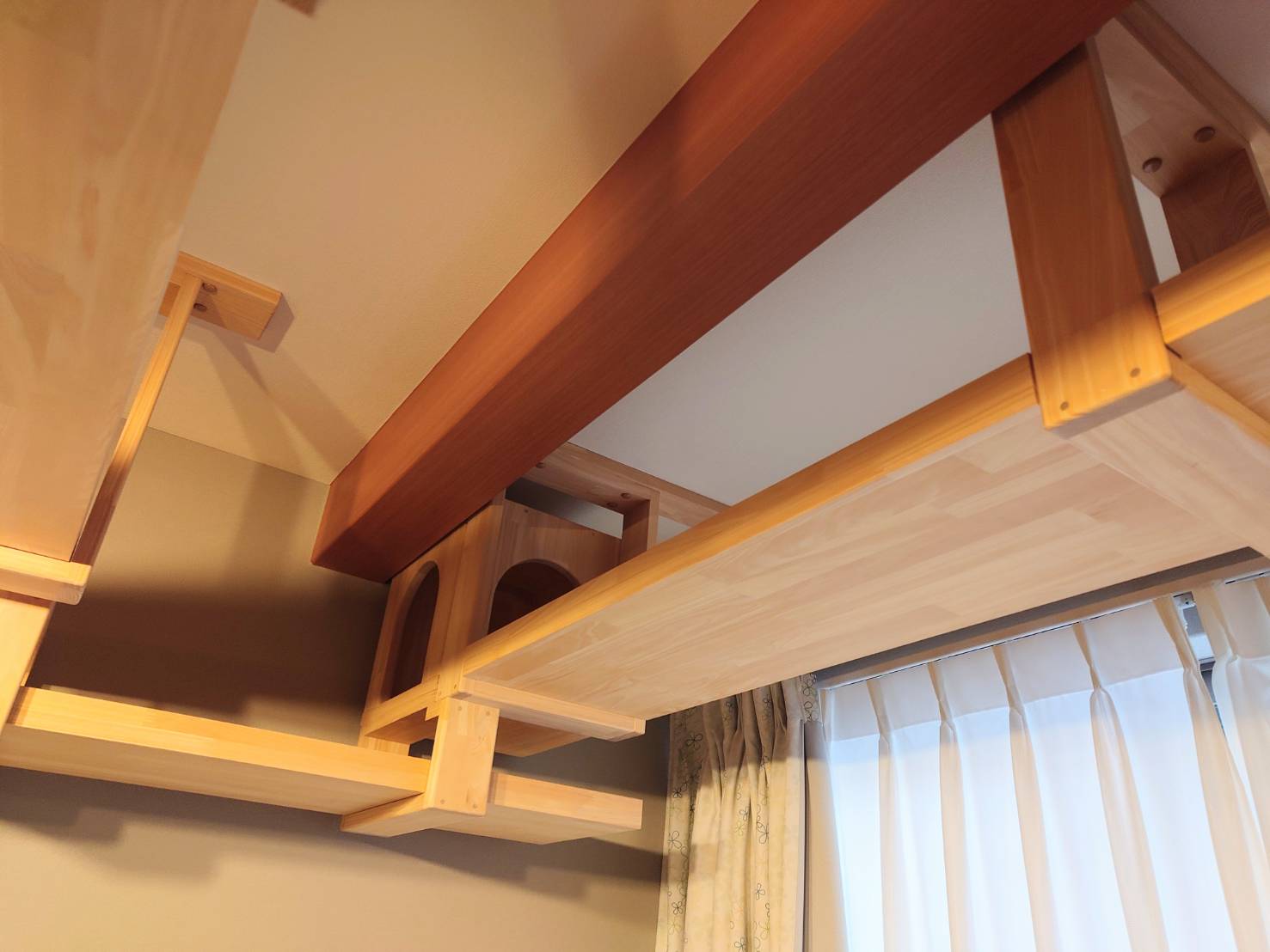 猫ちゃんの遊べるキャットウォーク