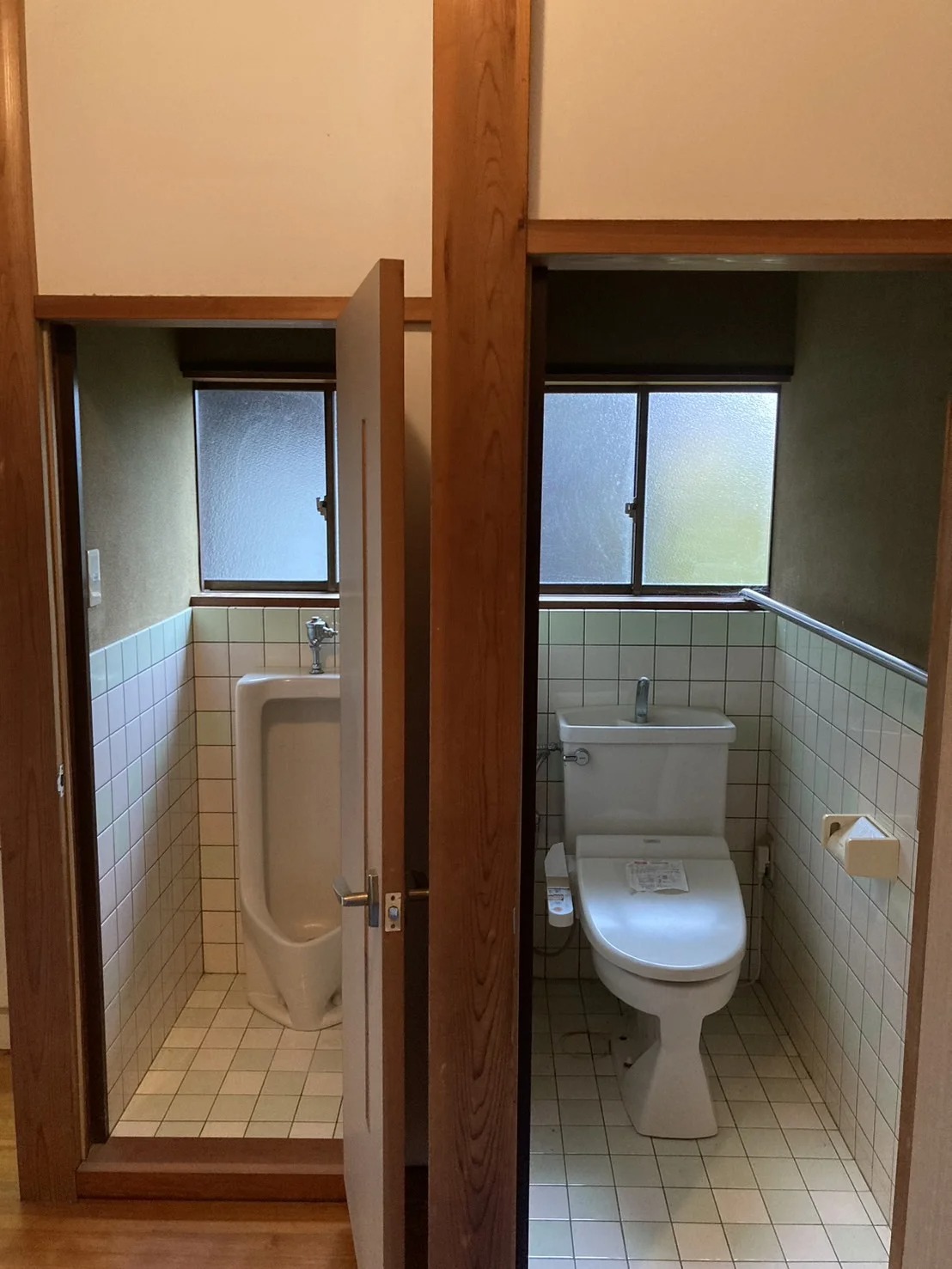 2つに分かれていたトイレを1つの大きなトイレ空間に