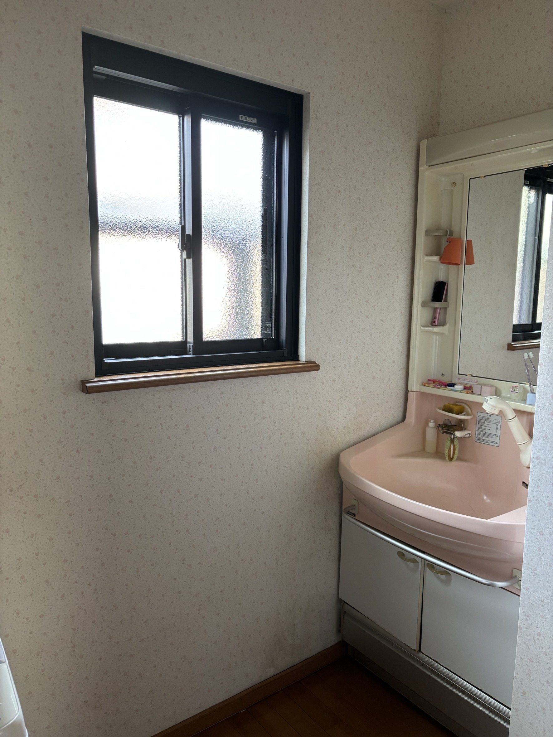 キレイな洗面台、お風呂は内窓設置であたたか