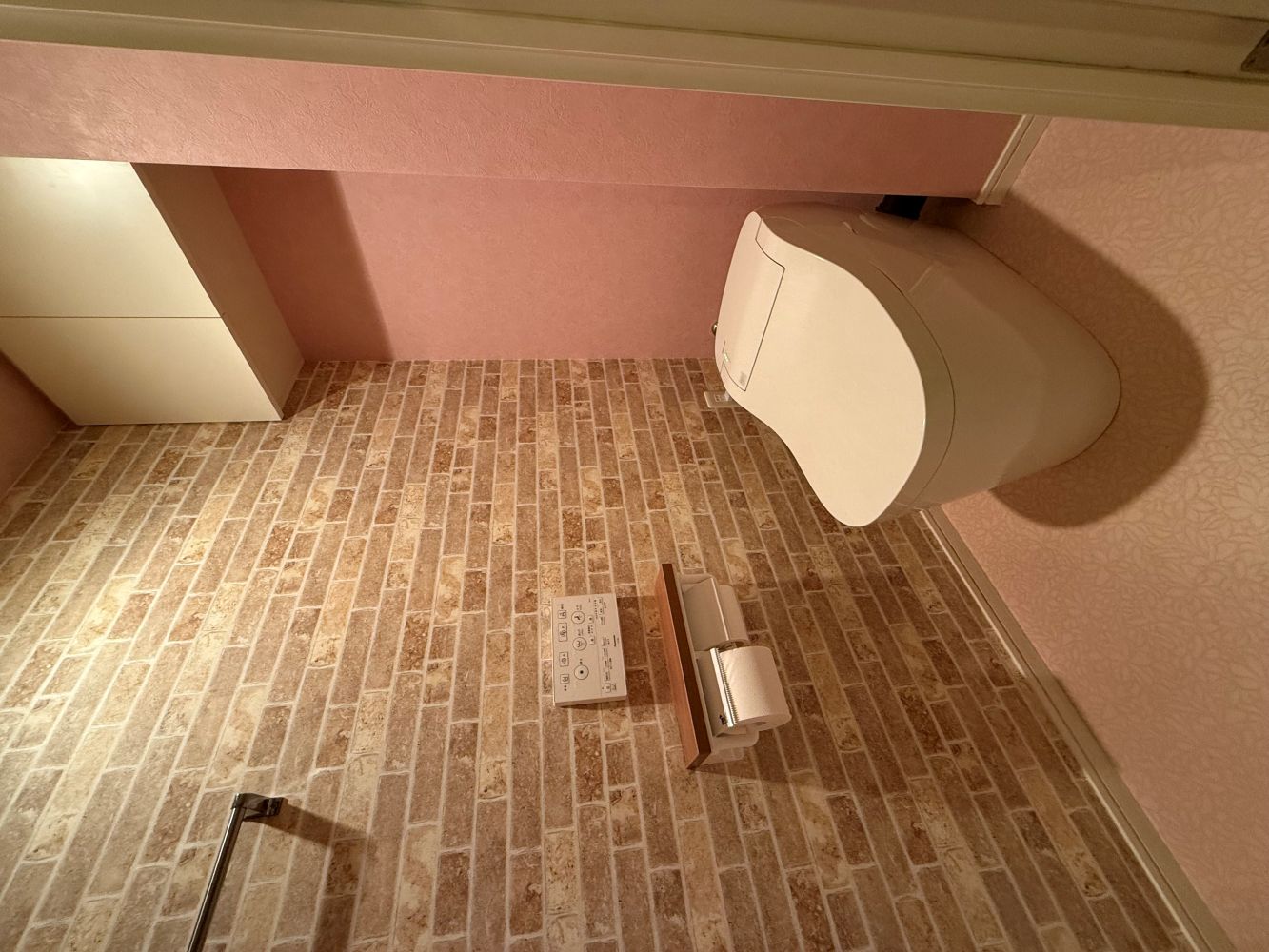 お気に入りのピンクで彩る　トイレリフォーム