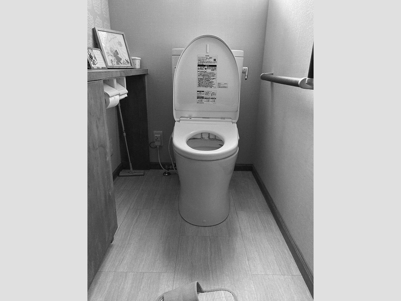 「塗り壁×タイル」が魅力的なトイレ（ネオレストLS）