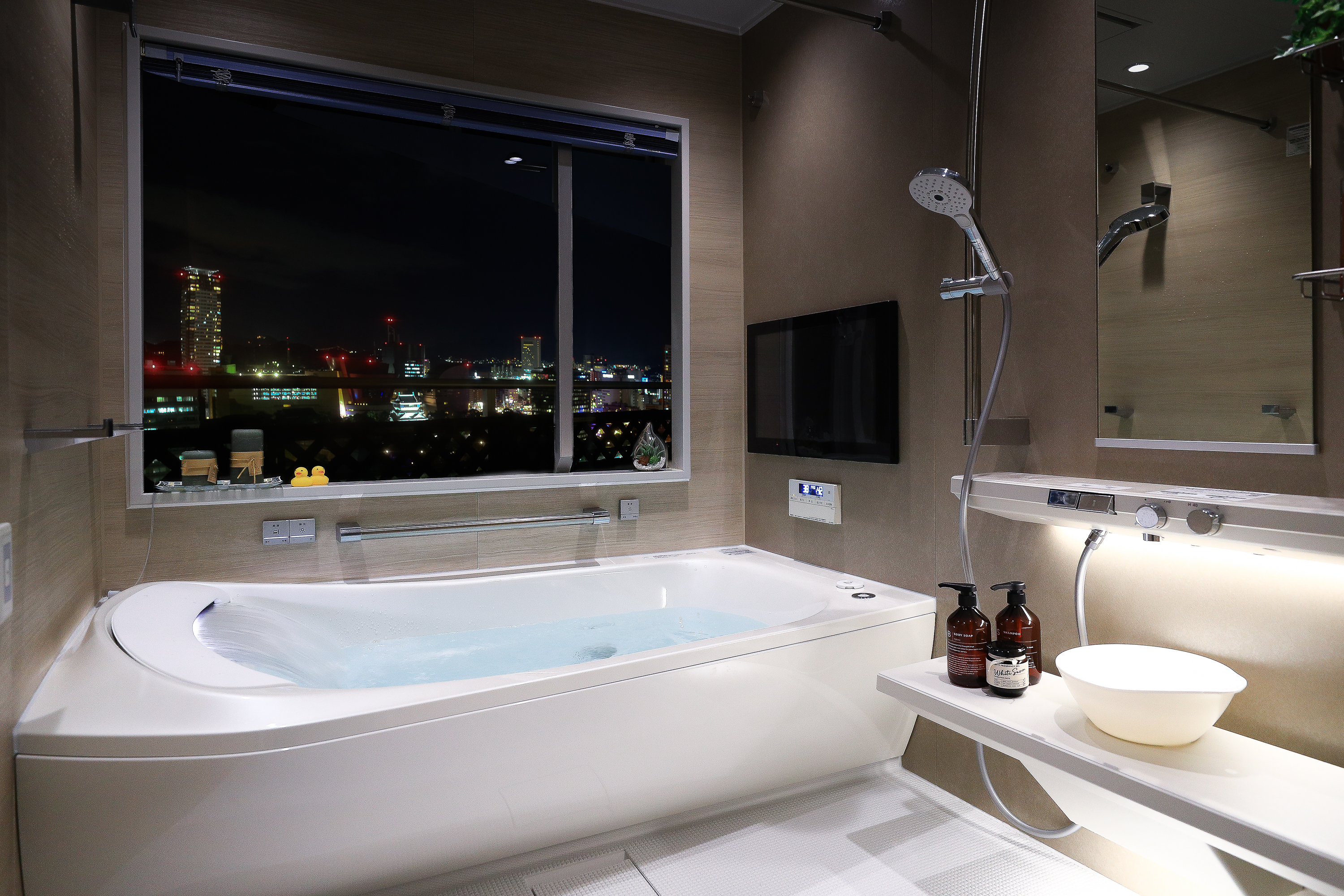 ラグジュアリーホテルライクな浴室（シンラ）