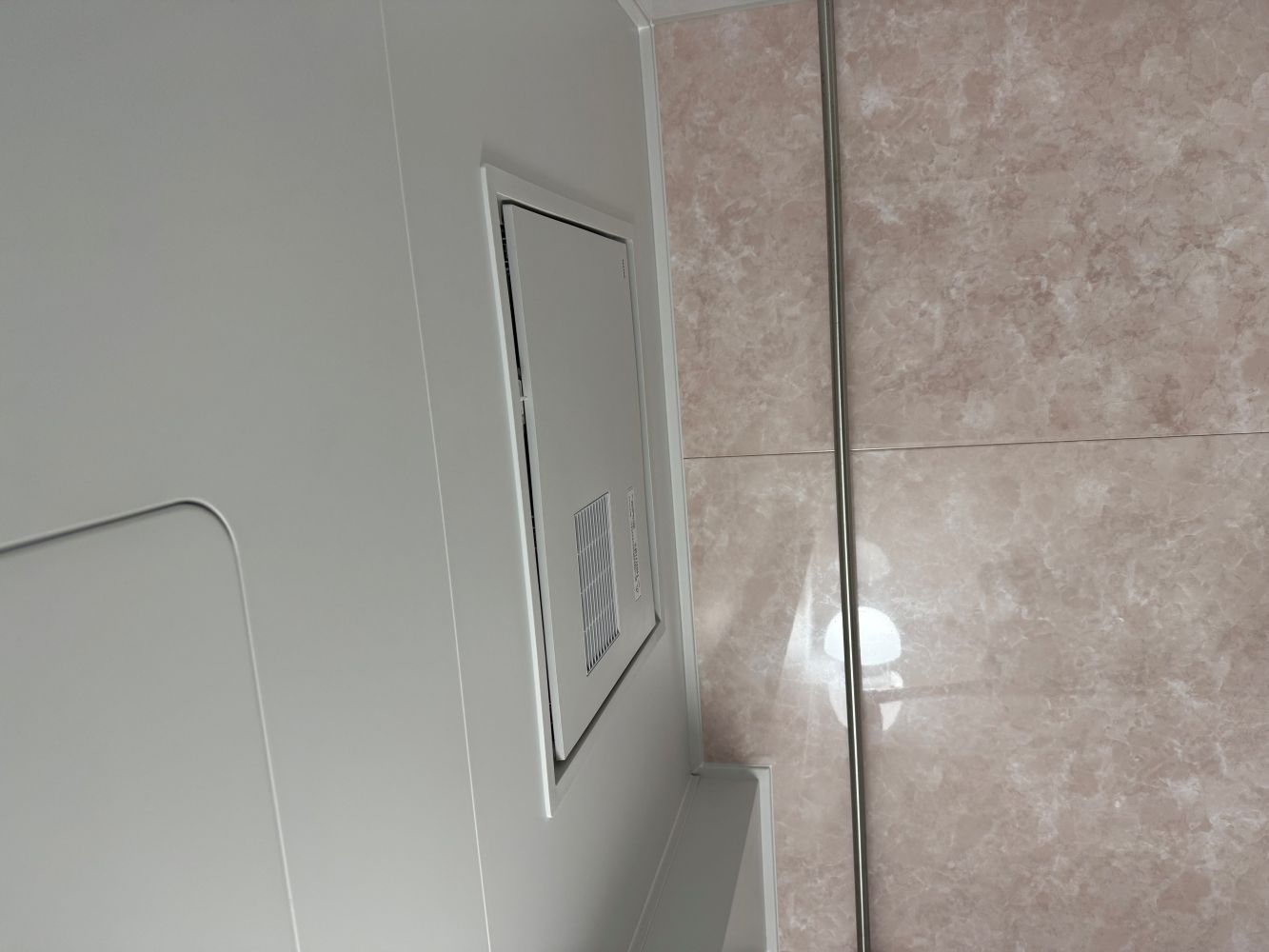 掃除の手間なくキレイが続く　ユニットバス、洗面所リフォーム