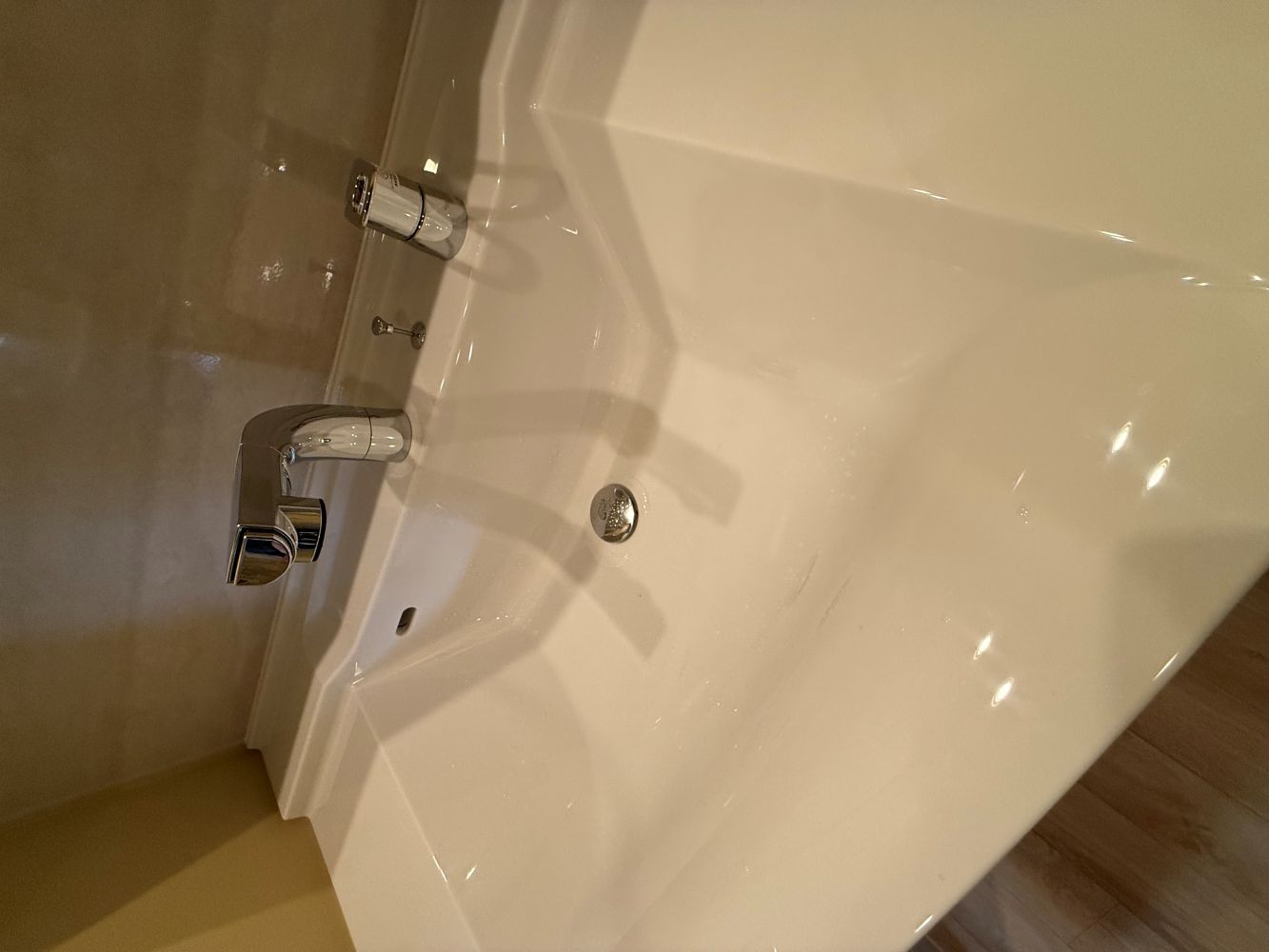 サイズオーダーで隙間なくぴったり　洗面所リフォーム