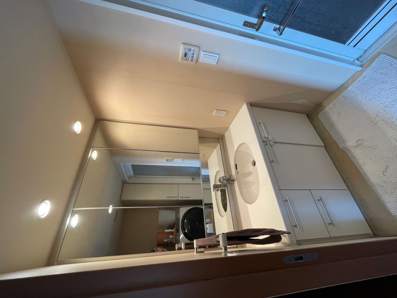 サイズオーダーで隙間なくぴったり　洗面所リフォーム