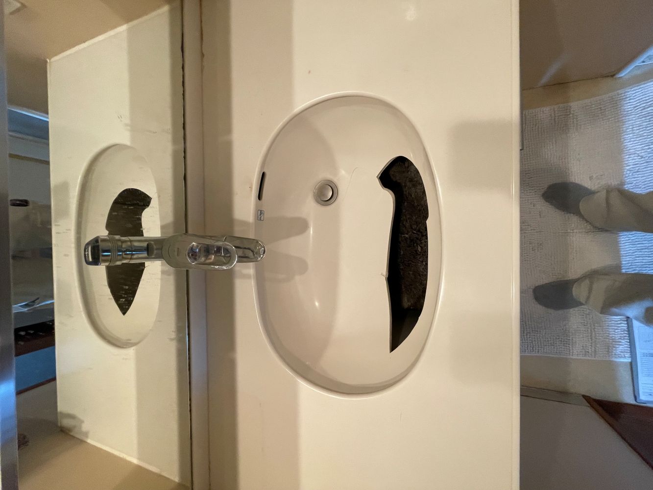 サイズオーダーで隙間なくぴったり　洗面所リフォーム