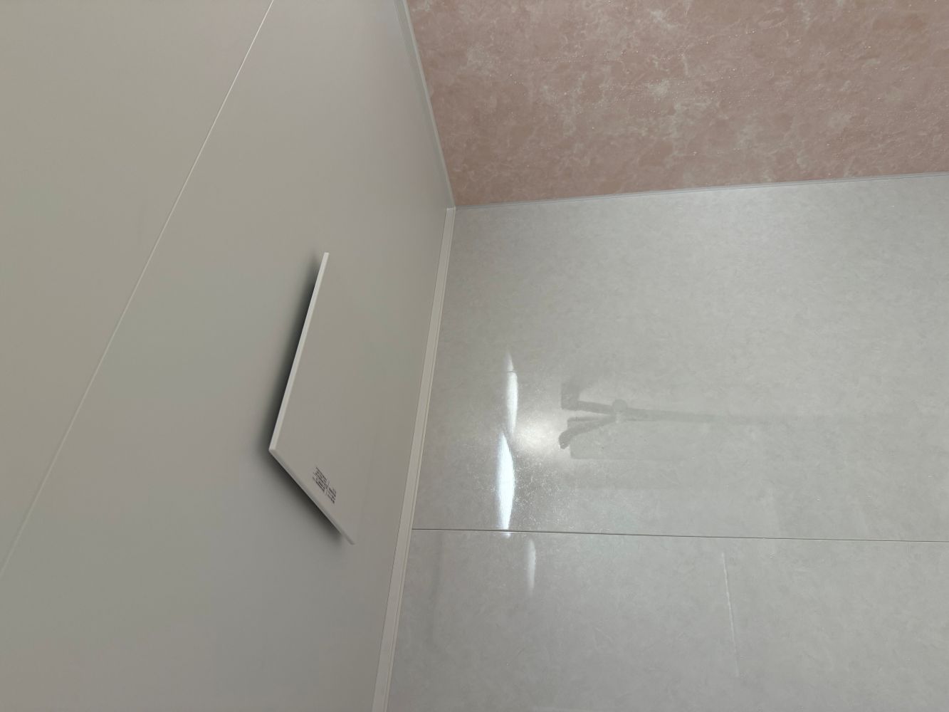 明るく暖かいお風呂へ　ユニットバス・給湯器リフォーム