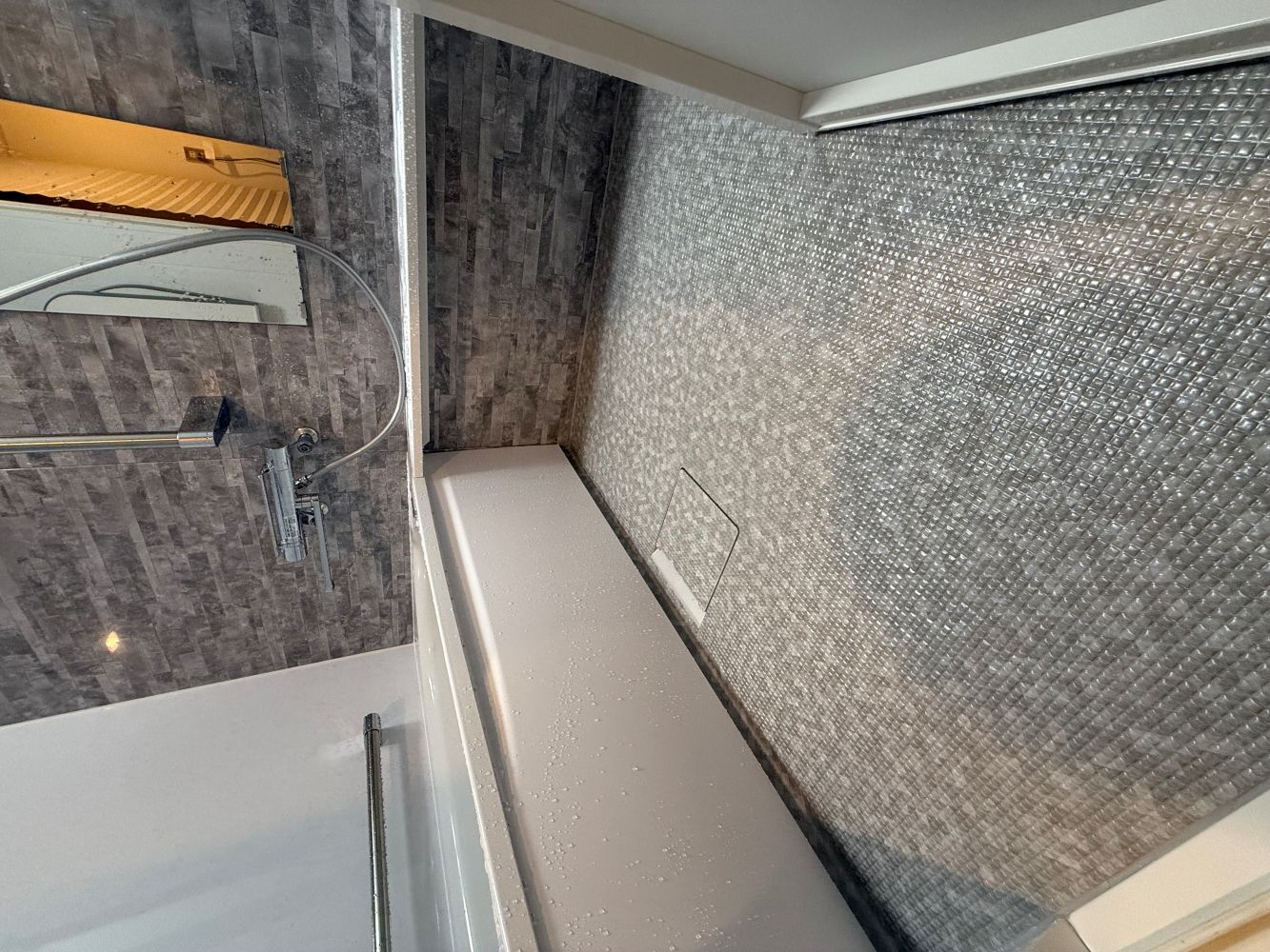 高断熱で暖かさ長続き　ユニットバス・洗面所リフォーム