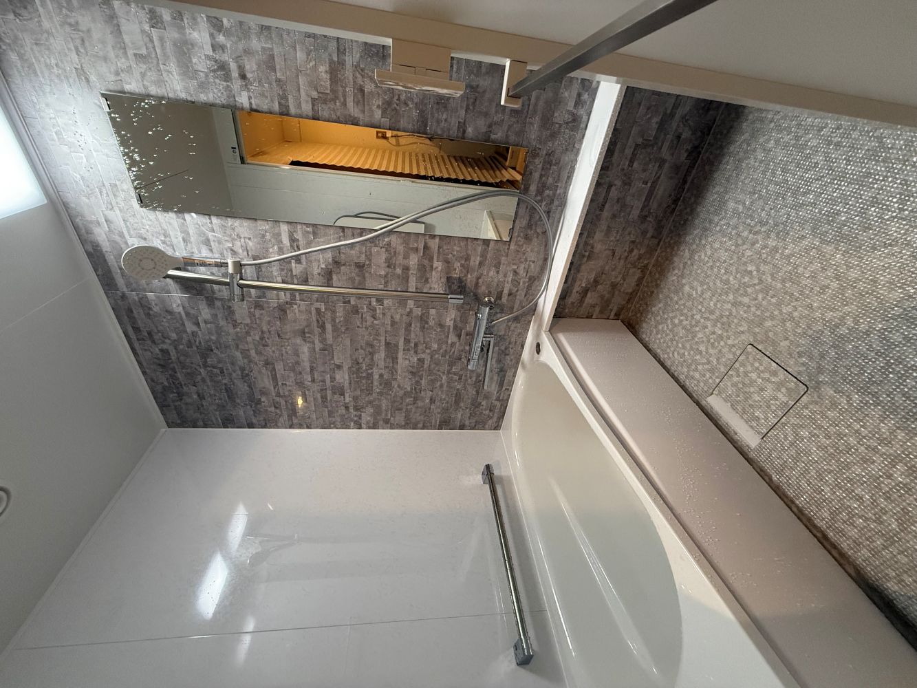 高断熱で暖かさ長続き　ユニットバス・洗面所リフォーム