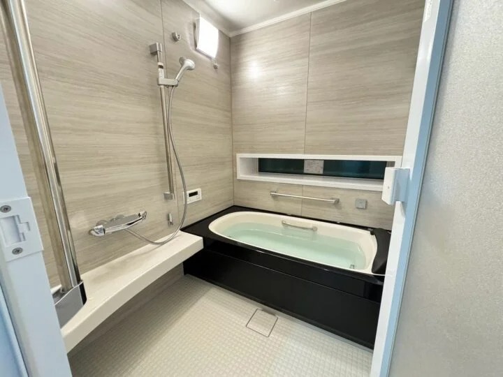 在来工法から木目調の温かなユニットバスへ