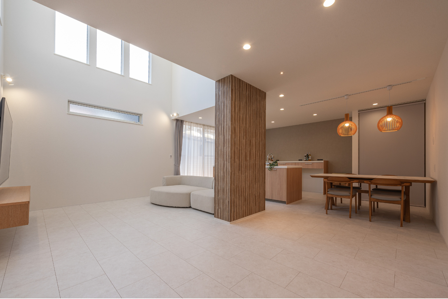 和の趣と北欧風のナチュラルな素材感を融合させた家